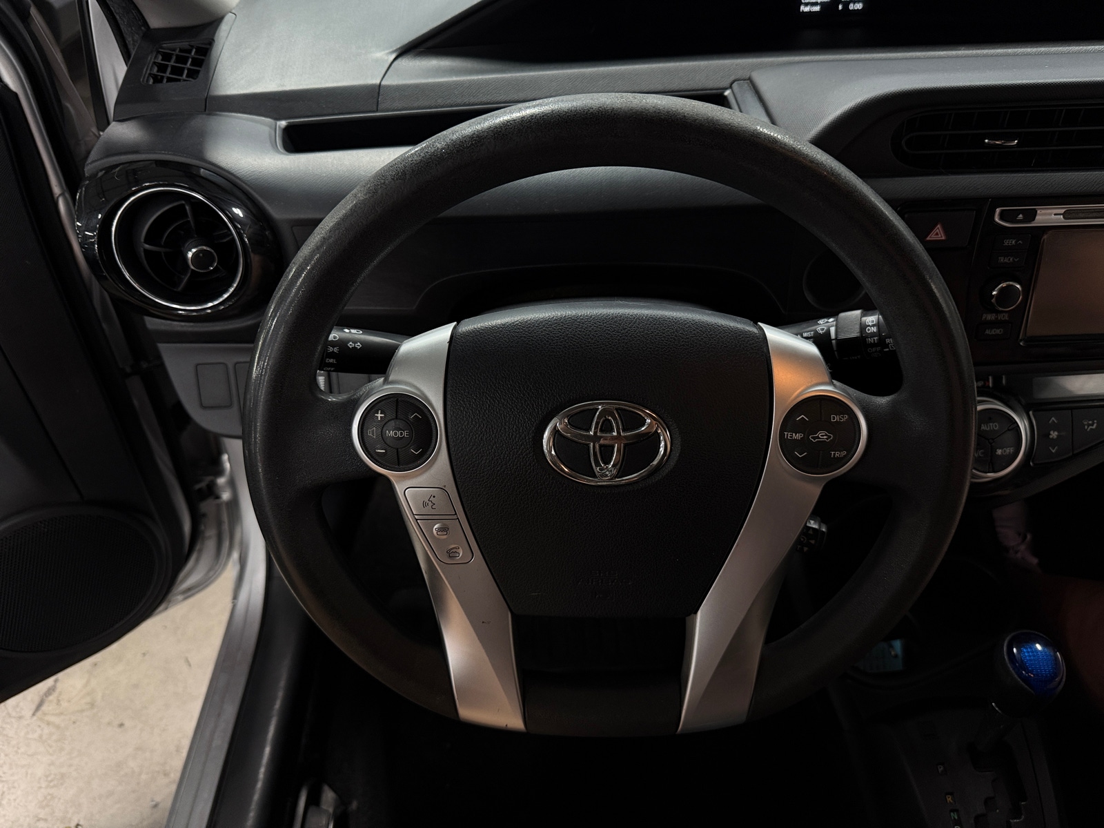 Thumbnail: 2015 Toyota Prius c - 5
