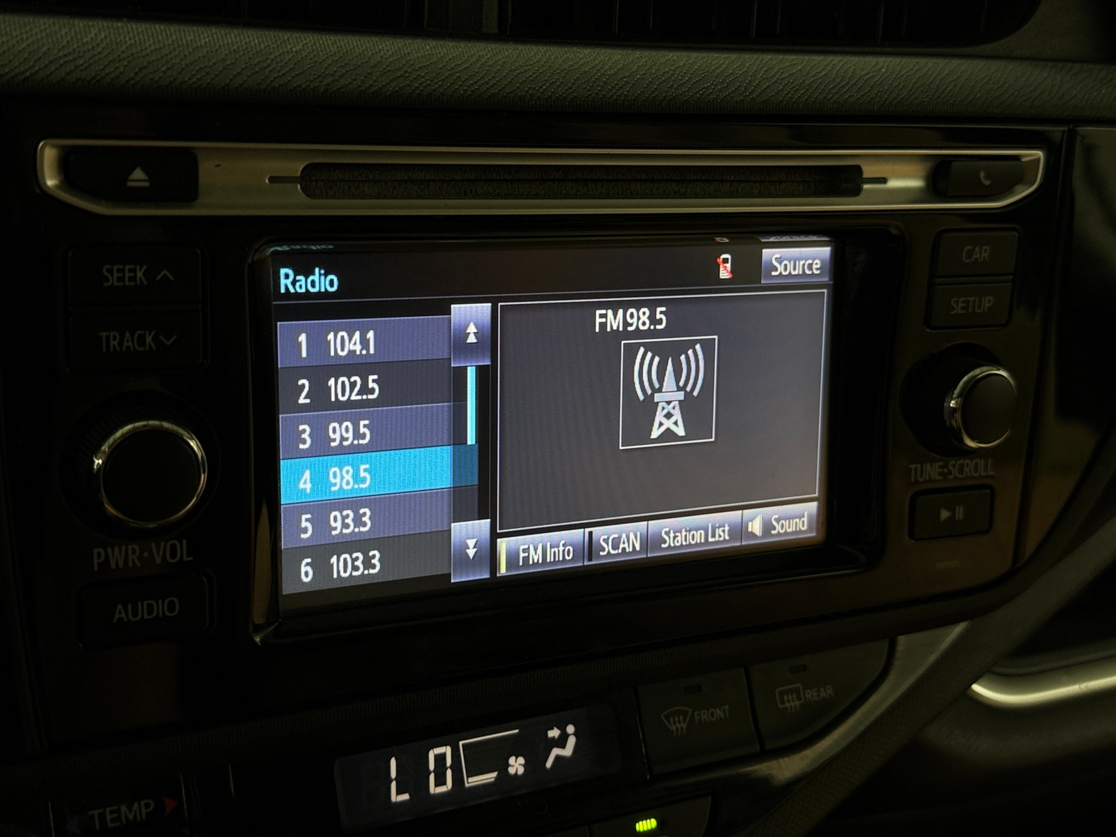 Thumbnail: 2015 Toyota Prius c - 4