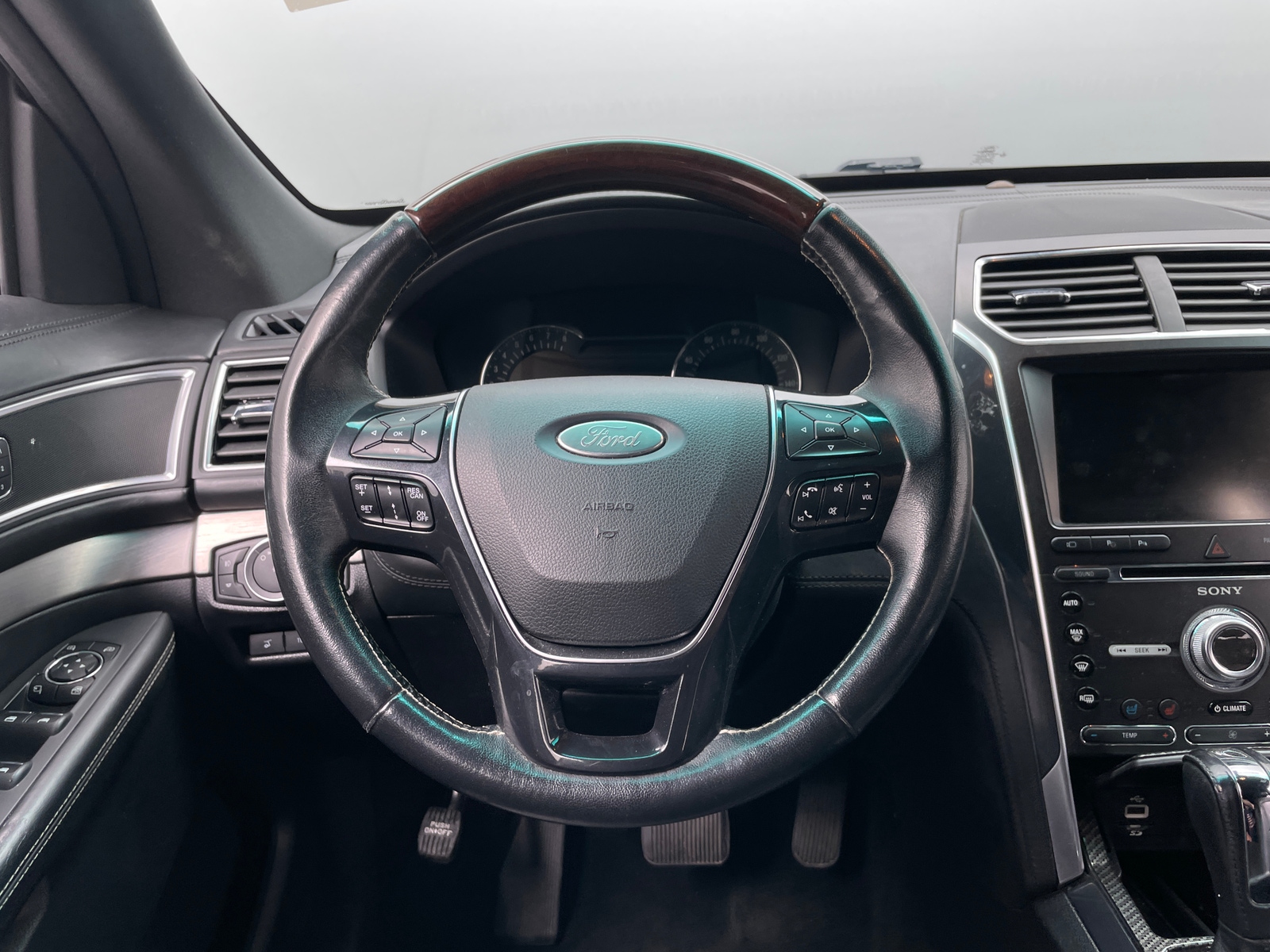 Thumbnail: 2016 Ford Explorer - 4