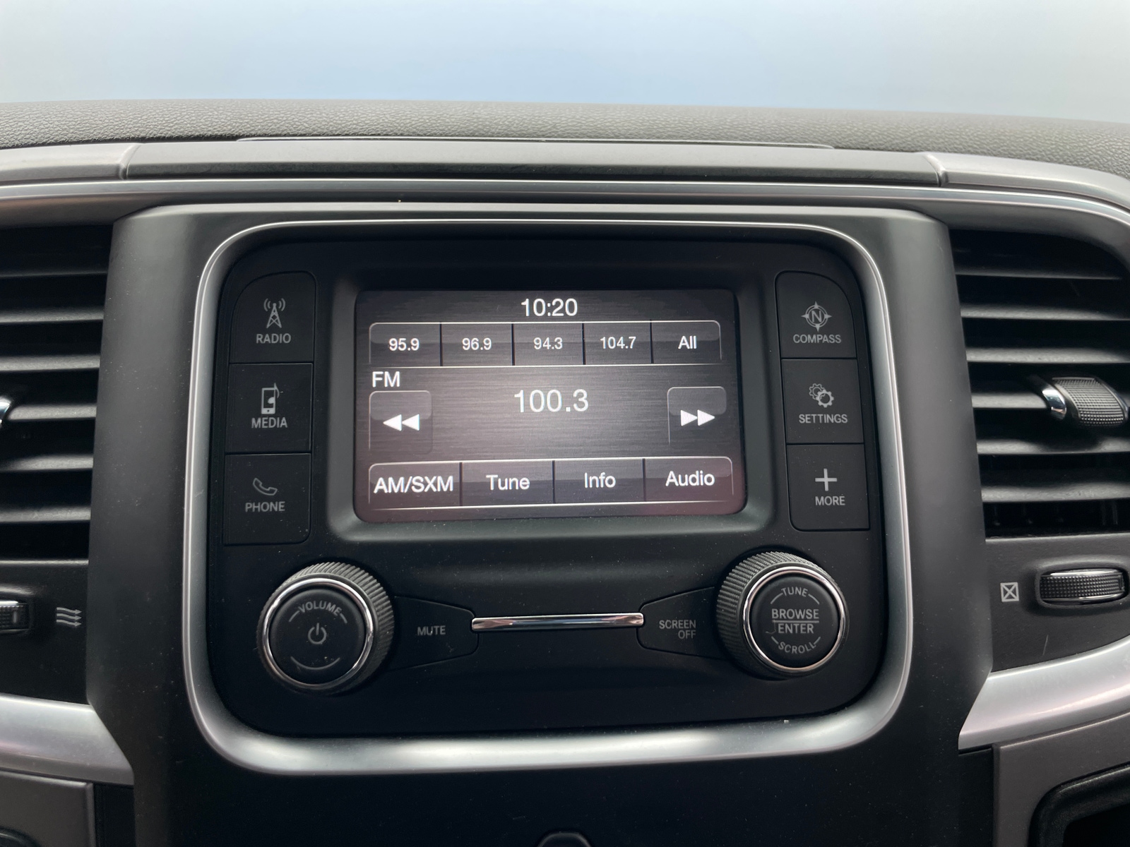 Thumbnail: 2021 RAM 1500 Classic - 4