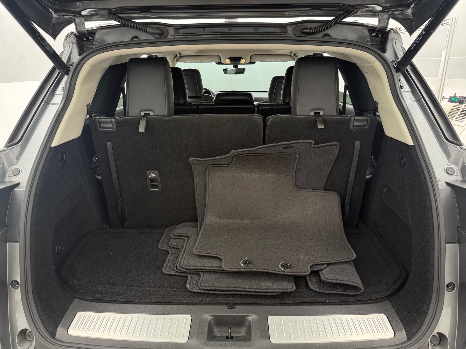 Thumbnail: 2023 INFINITI QX60 - 6