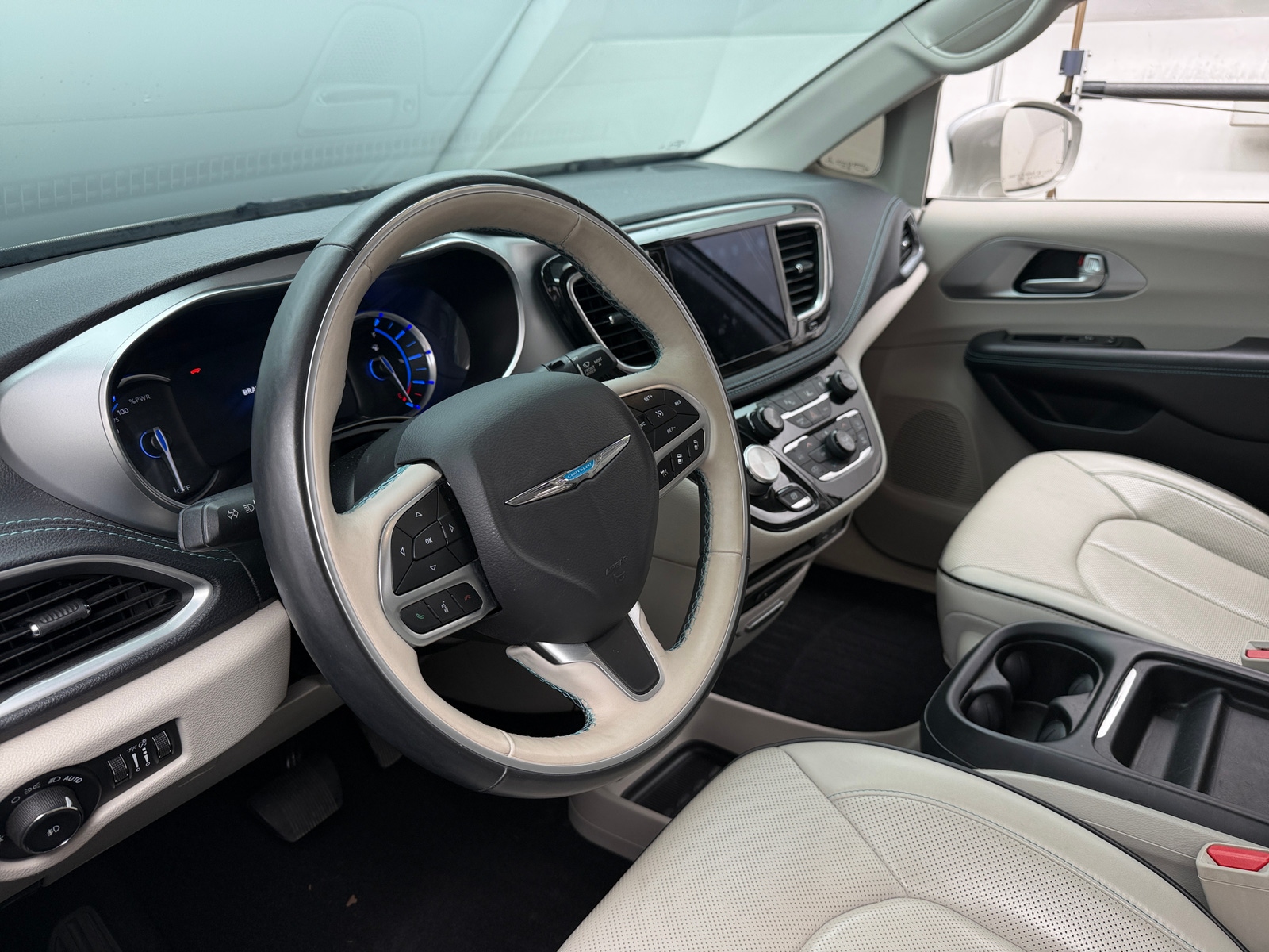 Thumbnail: 2017 Chrysler Pacifica - 4