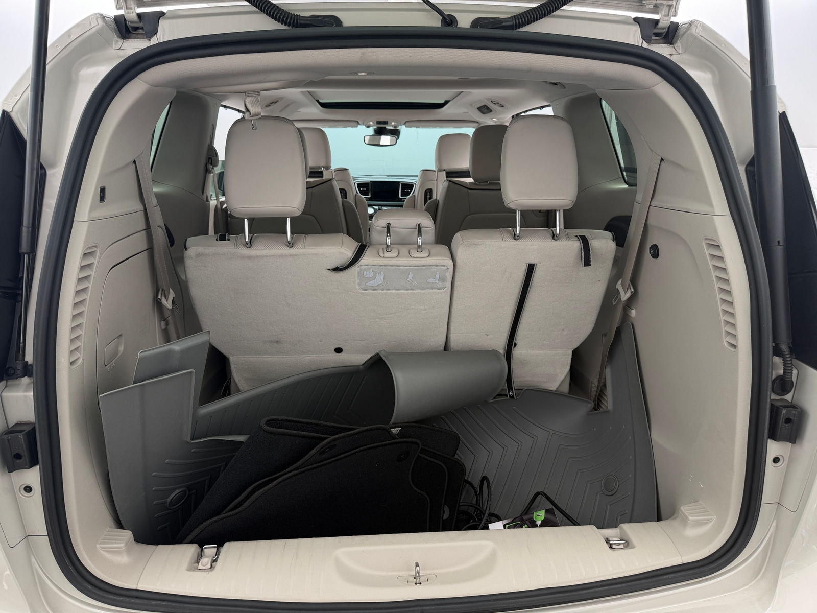 Thumbnail: 2017 Chrysler Pacifica - 6