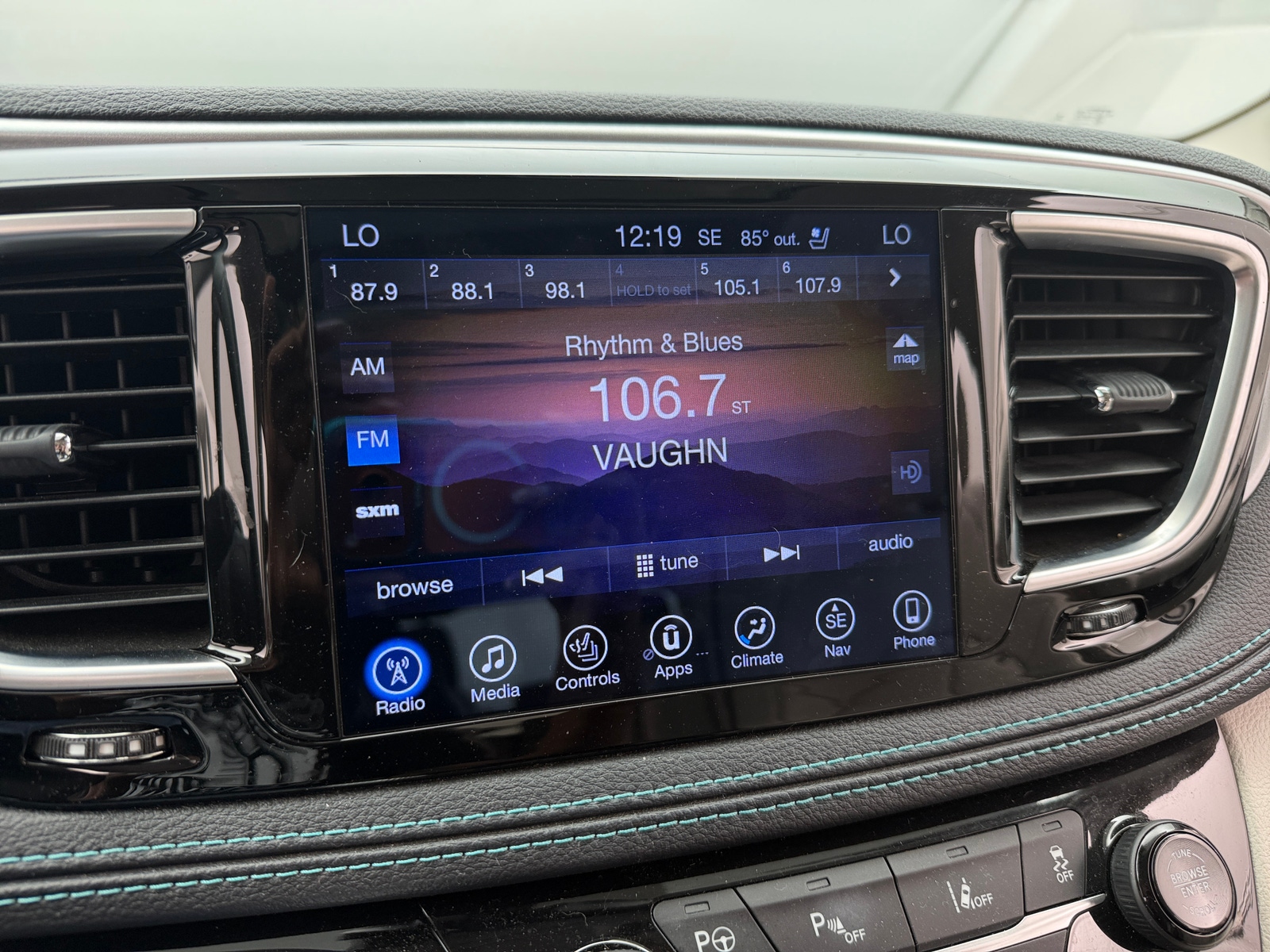 Thumbnail: 2017 Chrysler Pacifica - 3