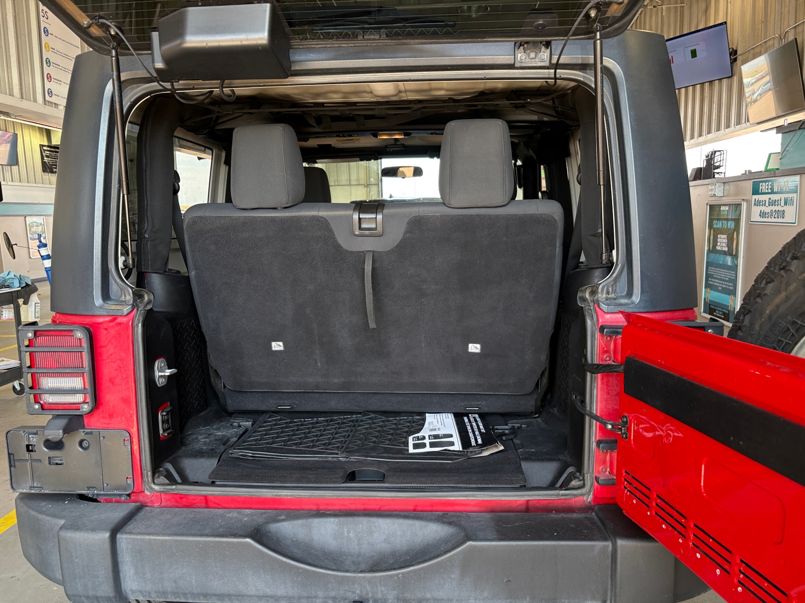 Thumbnail: 2011 Jeep Wrangler - 6