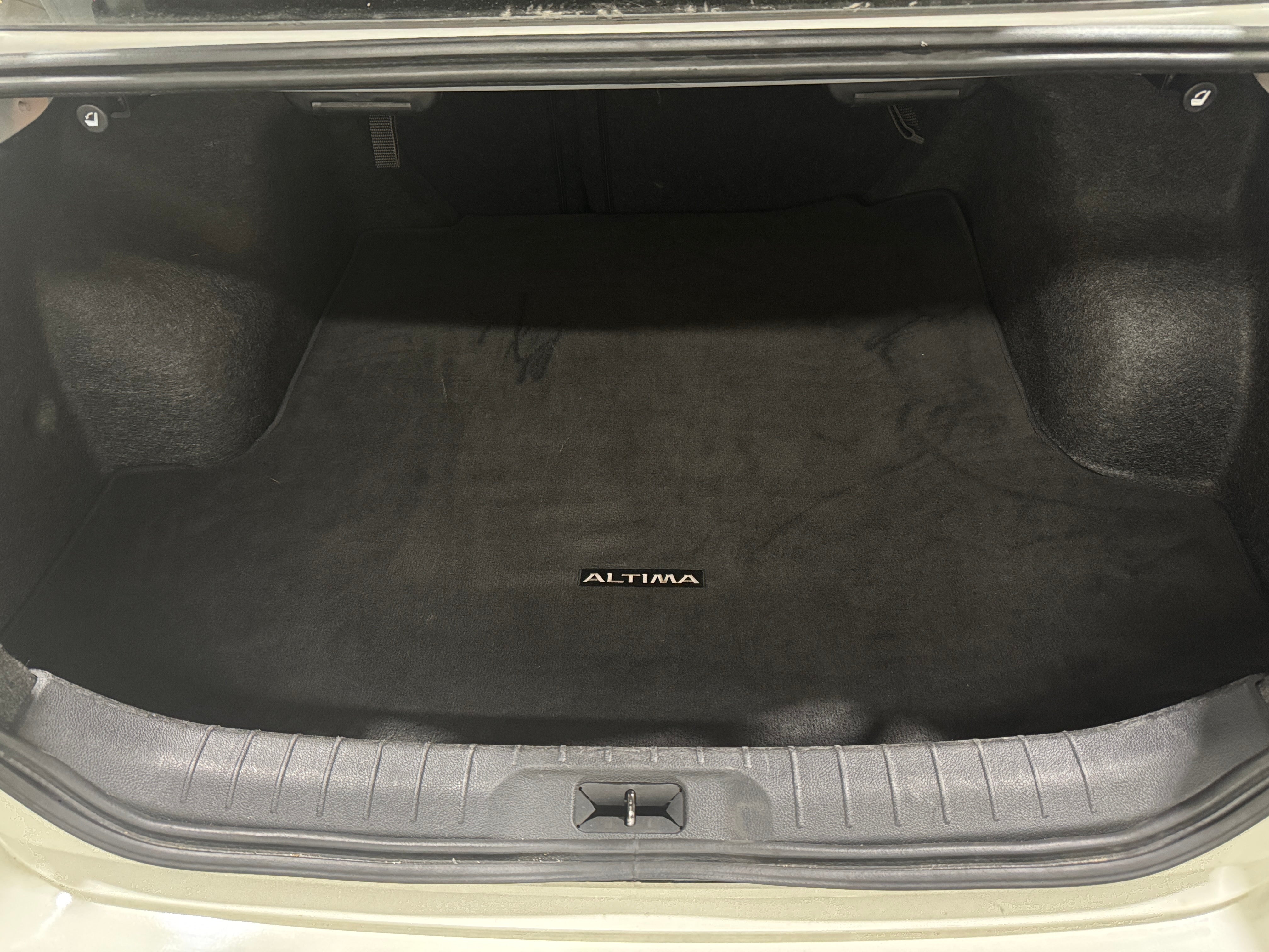 2025 Nissan Altima SV - Photo 9