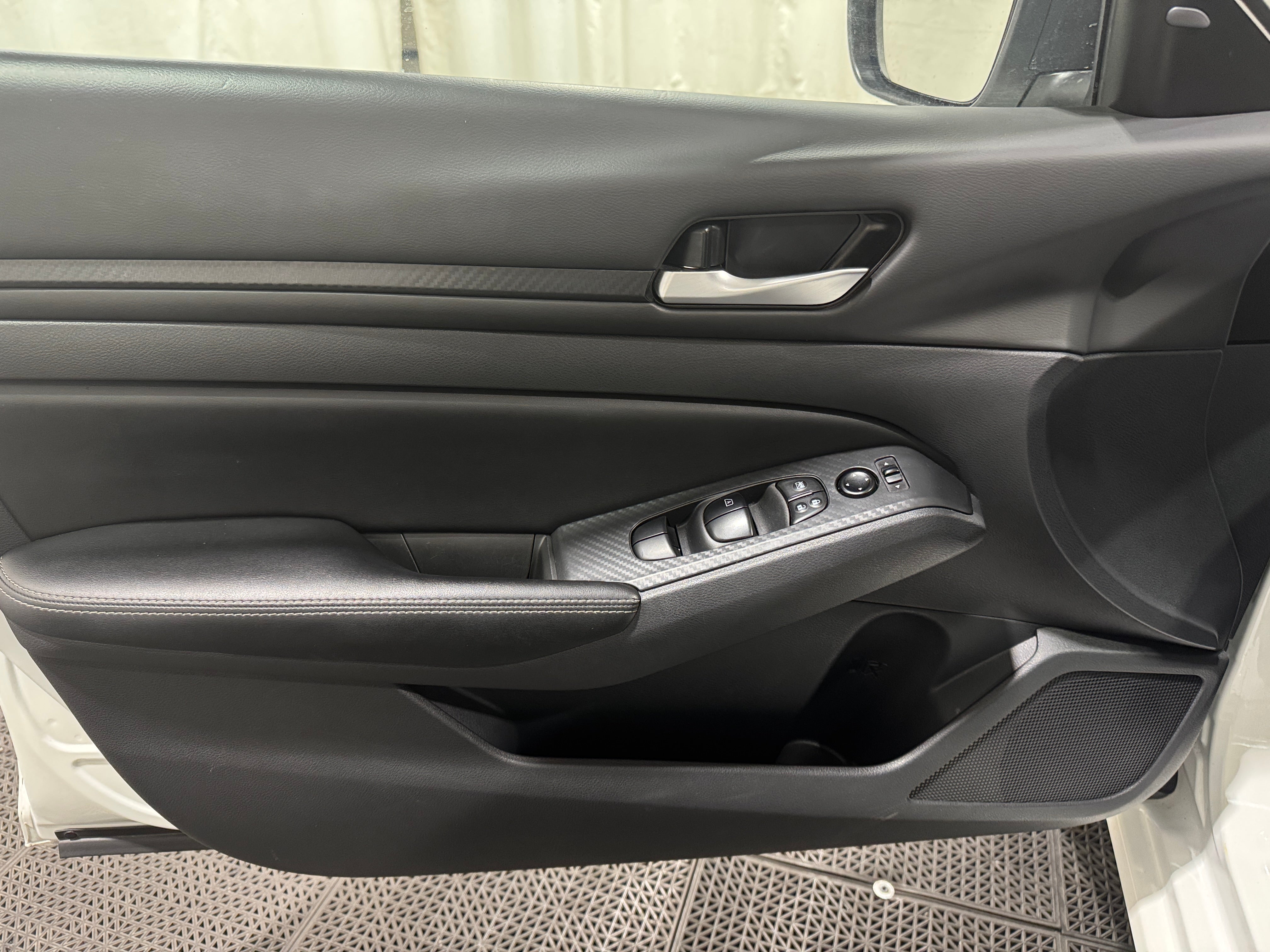 2025 Nissan Altima SV - Photo 10