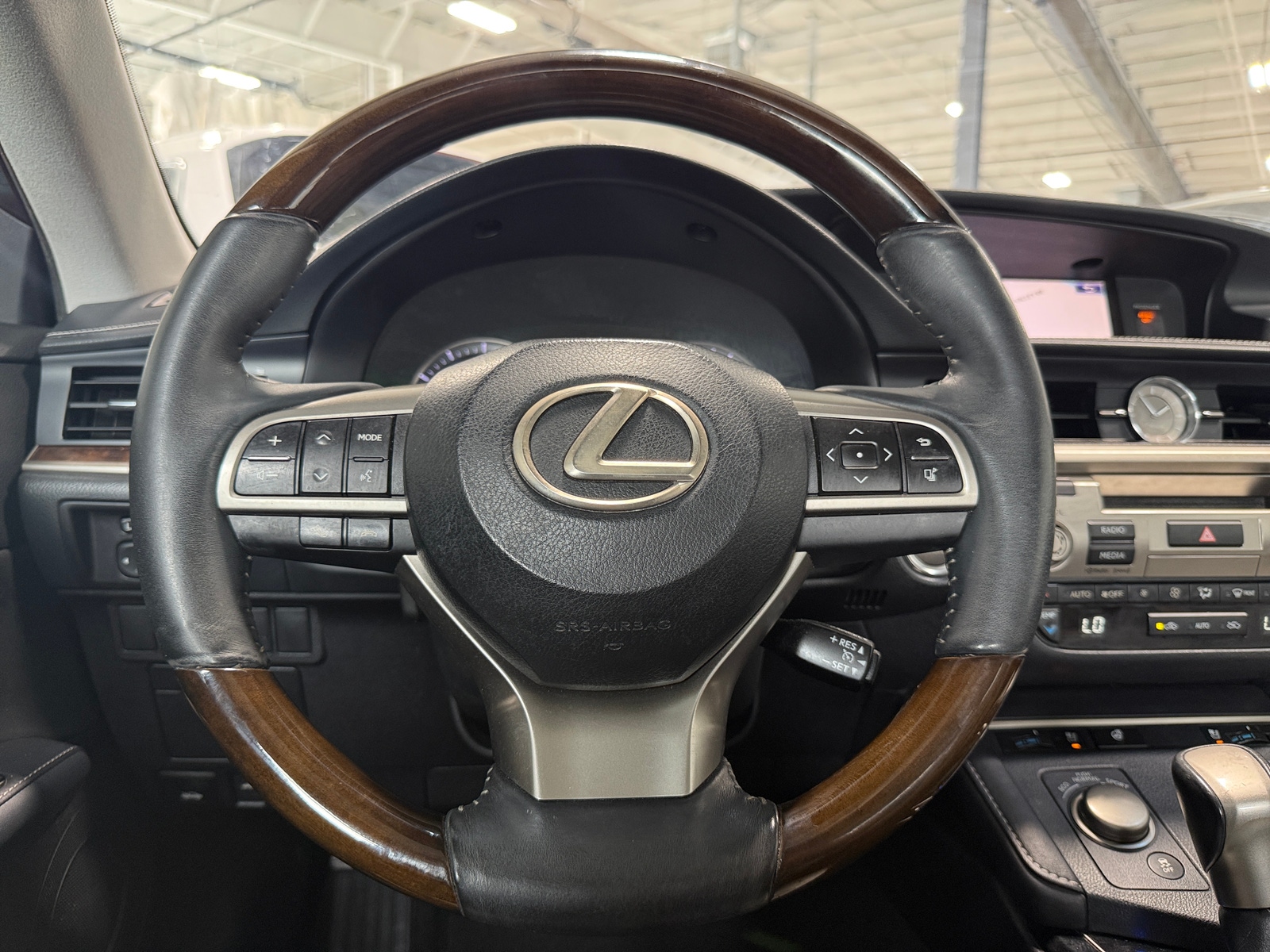 Thumbnail: 2016 Lexus ES - 4