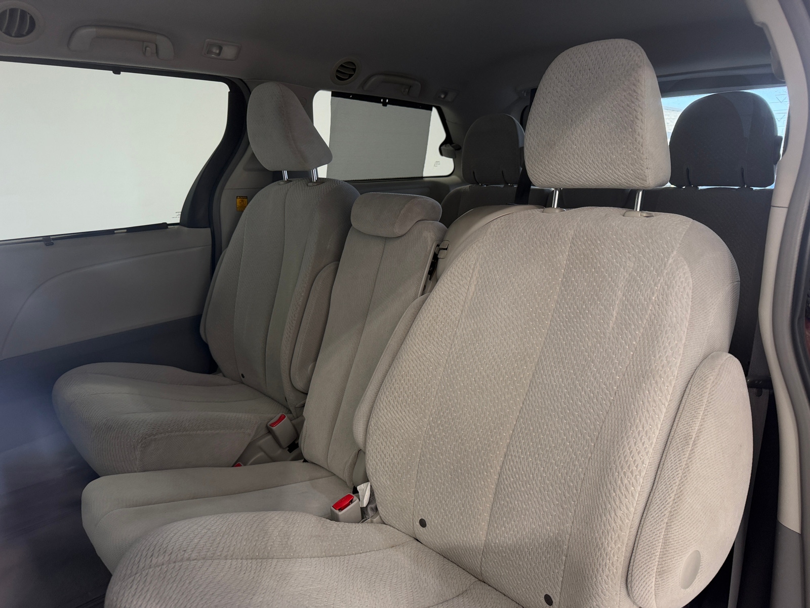 Thumbnail: 2011 Toyota Sienna - 6