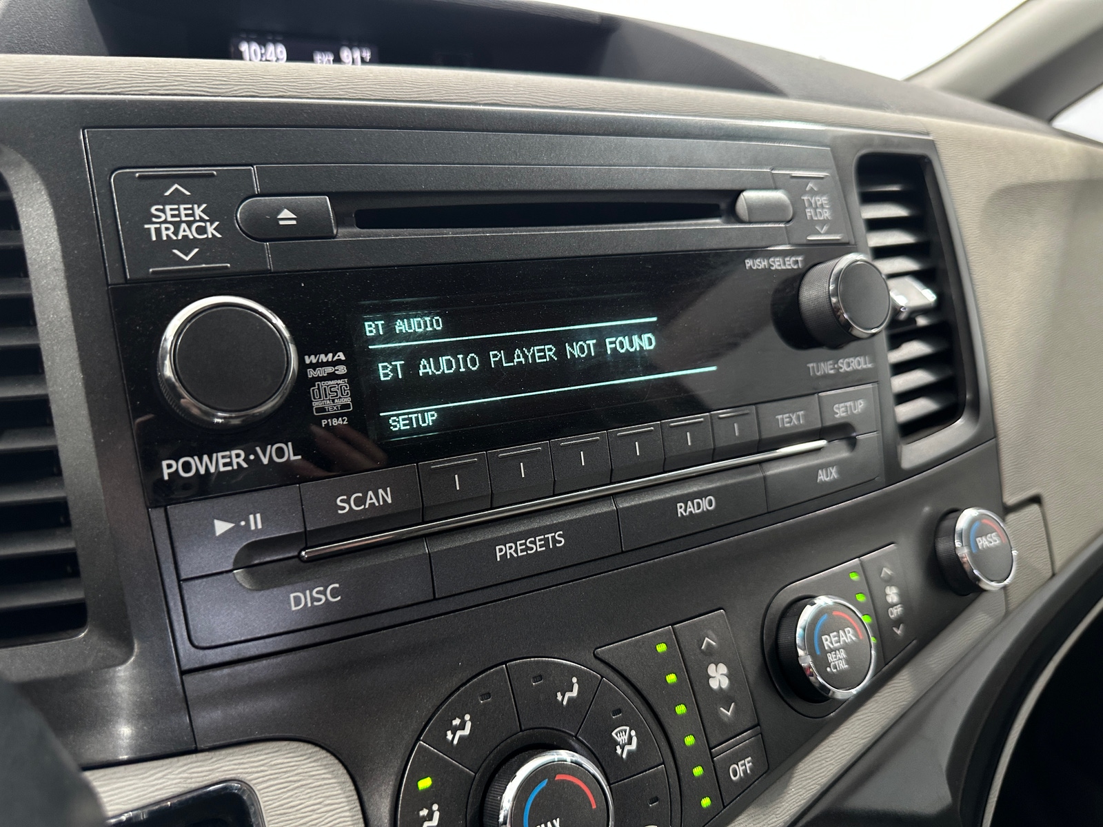 Thumbnail: 2011 Toyota Sienna - 4