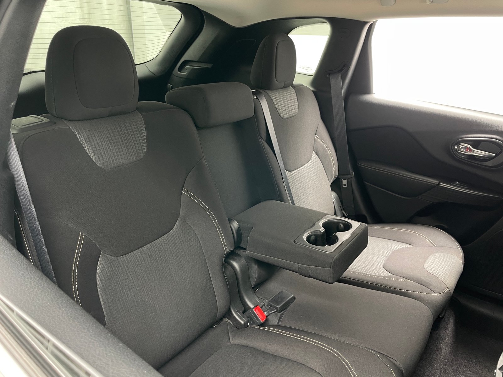 Thumbnail: 2017 Jeep Cherokee - 6