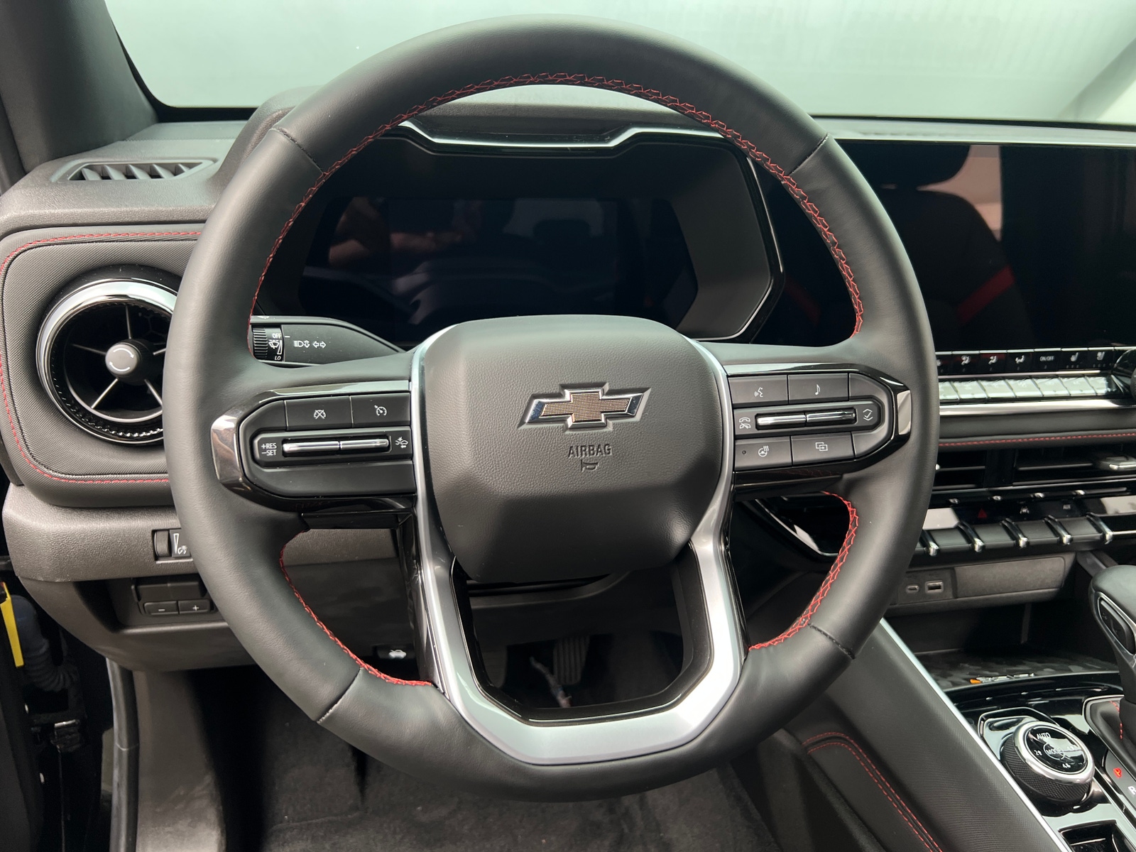 Thumbnail: 2023 Chevrolet Colorado - 4
