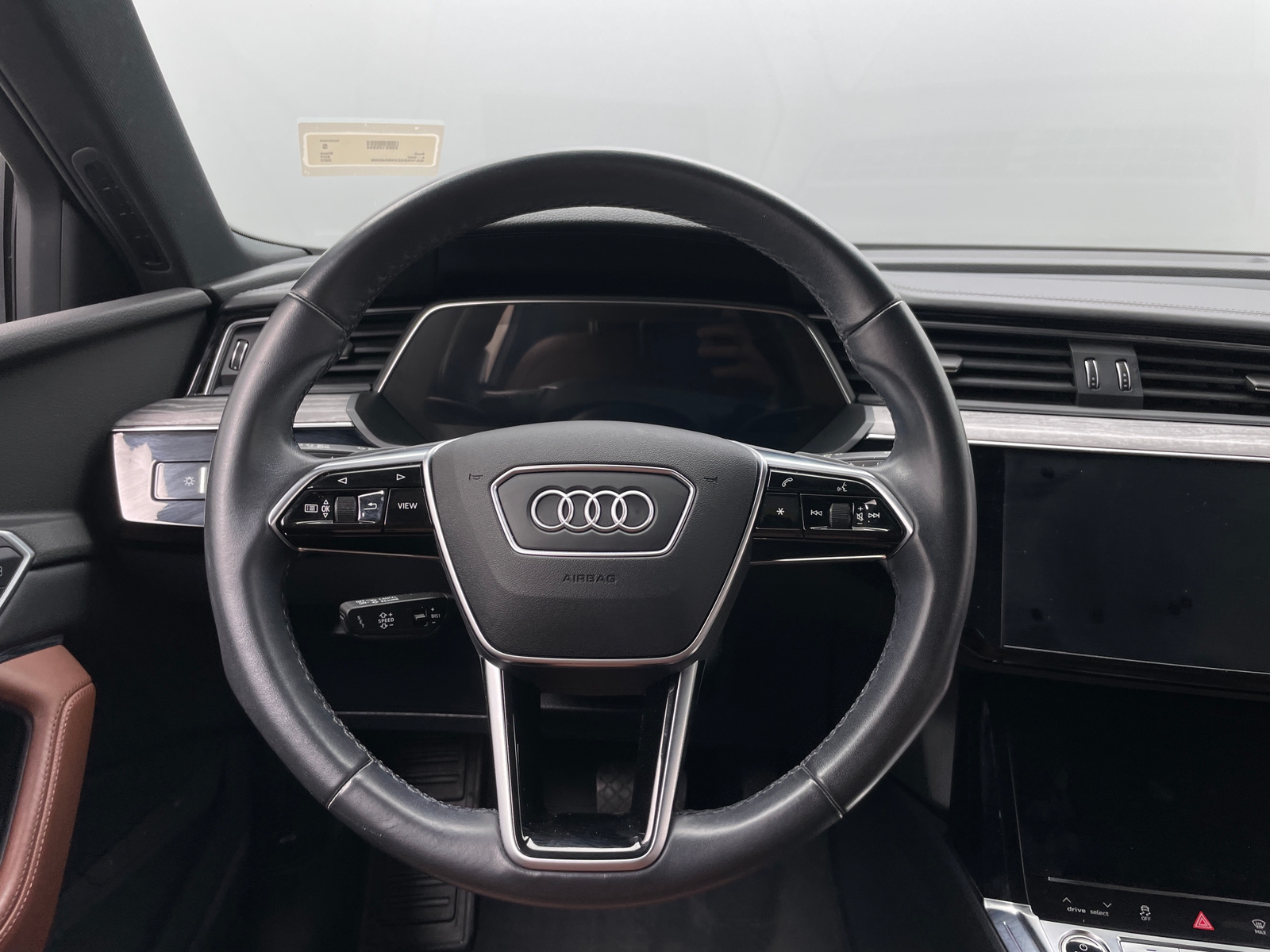 Thumbnail: 2022 Audi e-tron - 4