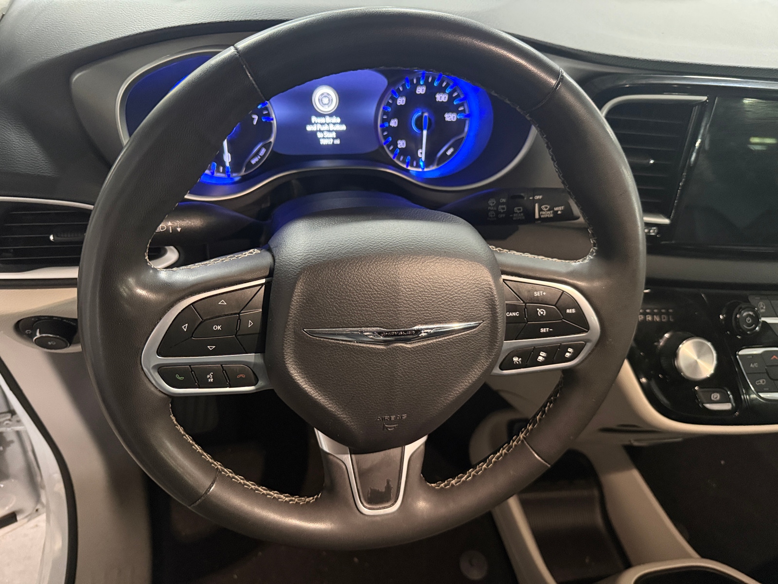 Thumbnail: 2023 Chrysler Pacifica - 4