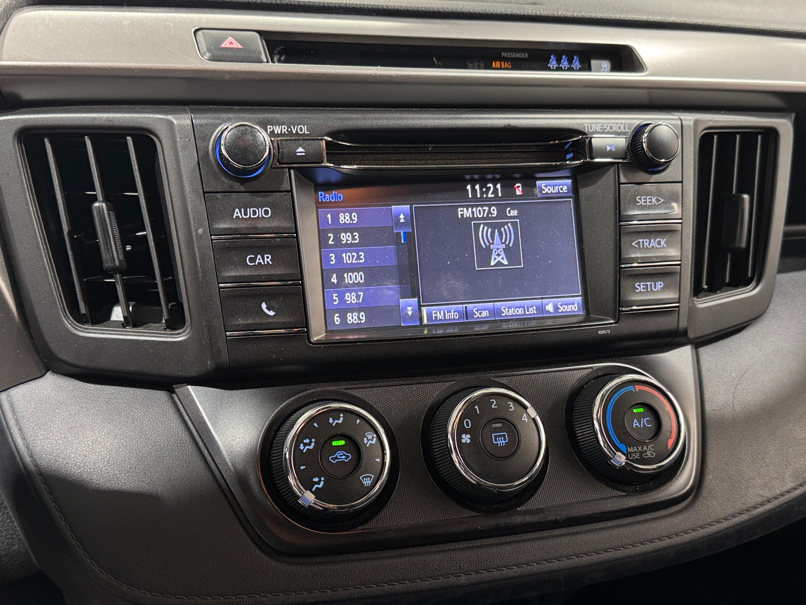 Thumbnail: 2018 Toyota RAV4 - 4