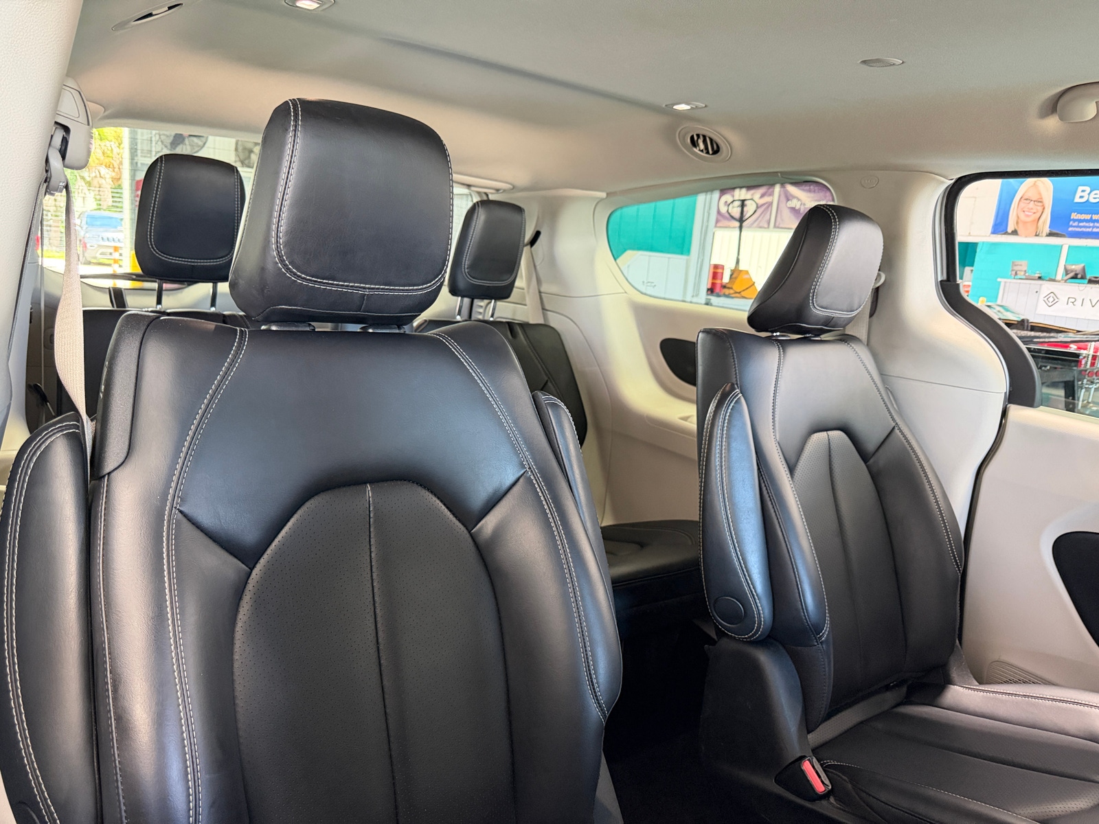 Thumbnail: 2023 Chrysler Pacifica - 5