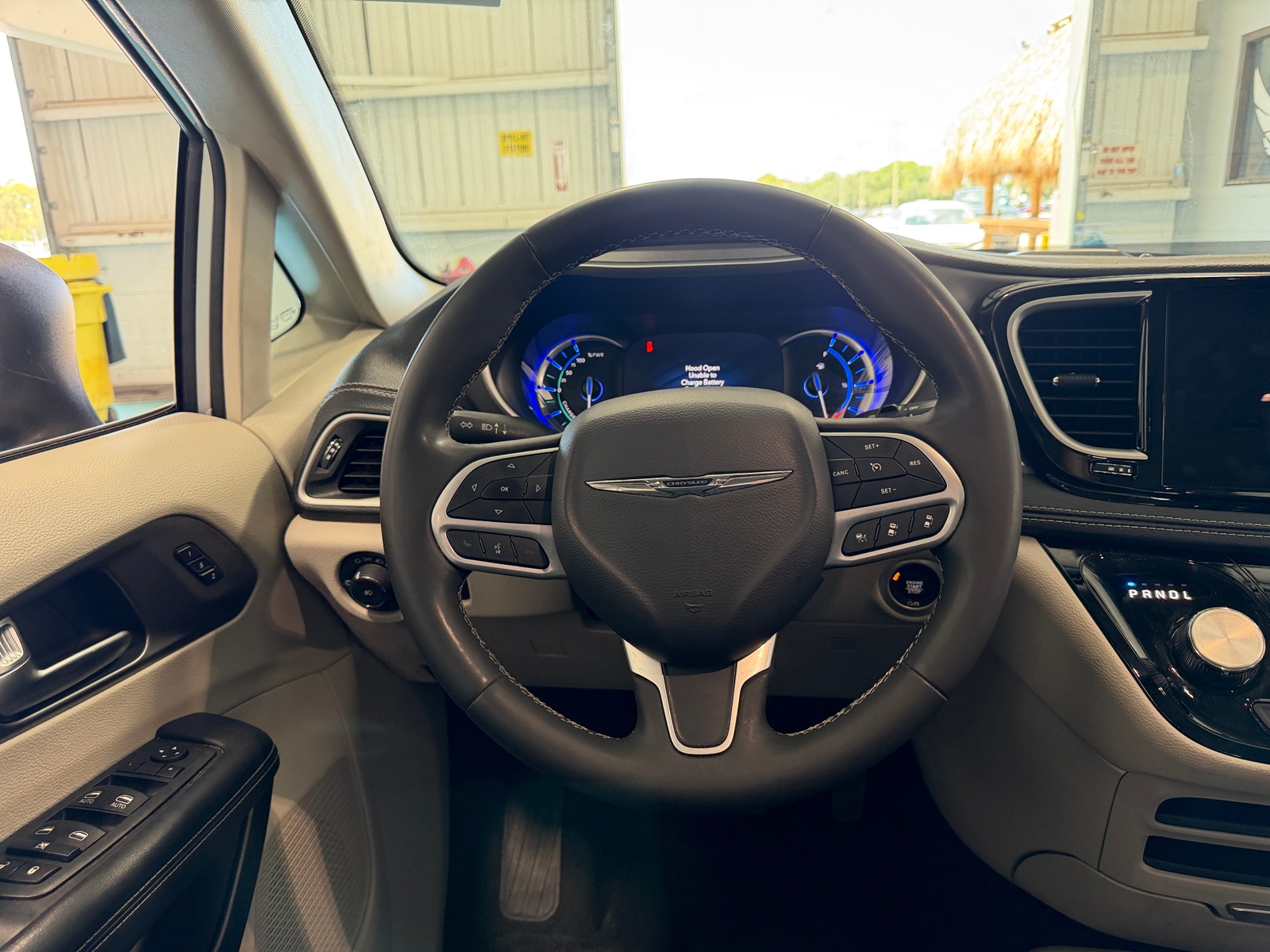 Thumbnail: 2023 Chrysler Pacifica - 4