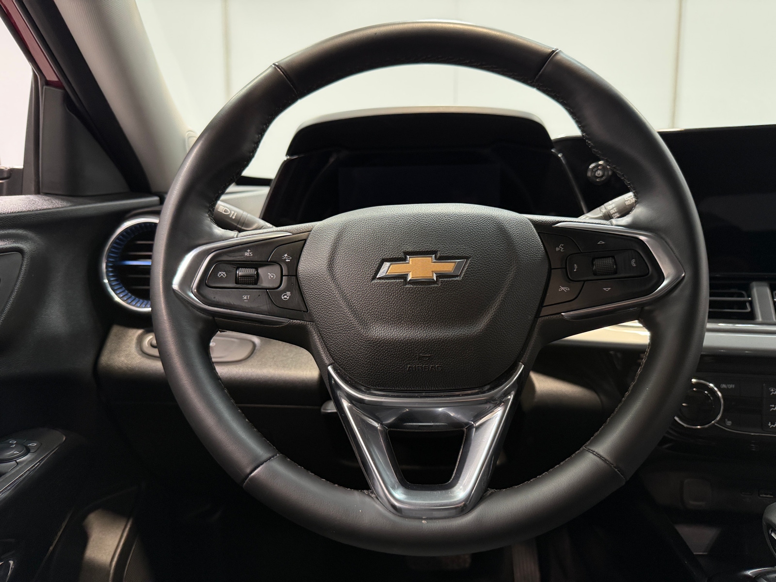 Thumbnail: 2025 Chevrolet Trax - 4