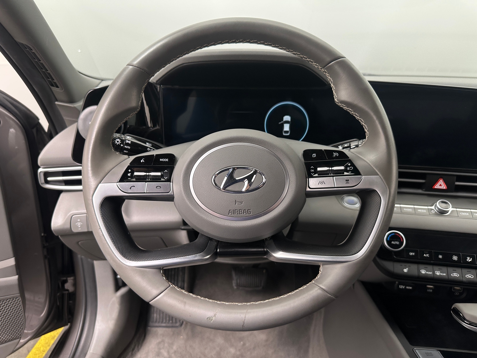 Thumbnail: 2023 Hyundai Elantra - 5