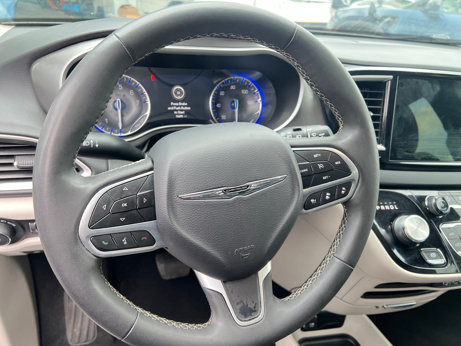 Thumbnail: 2023 Chrysler Pacifica - 4