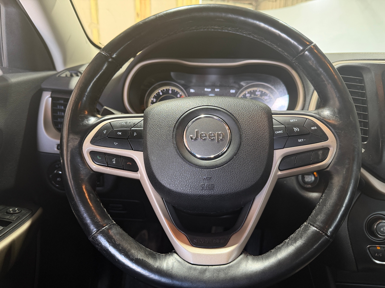 Thumbnail: 2017 Jeep Cherokee - 4