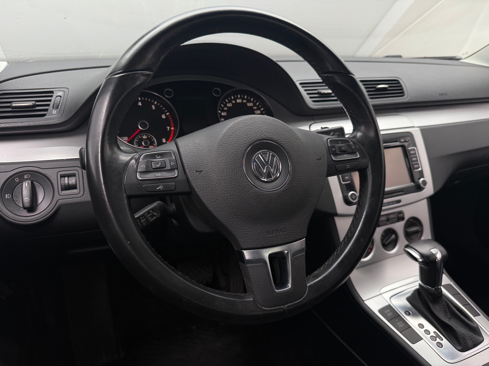 Thumbnail: 2010 Volkswagen Passat - 4