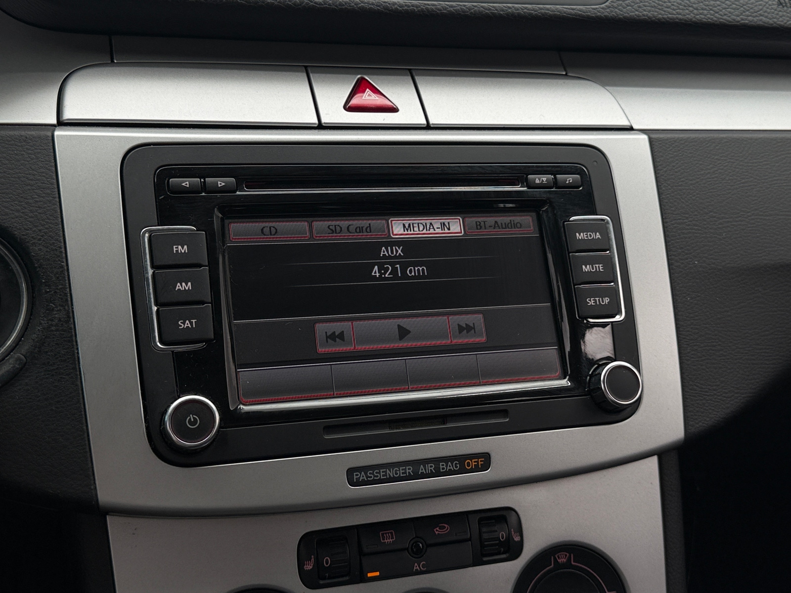 Thumbnail: 2010 Volkswagen Passat - 3