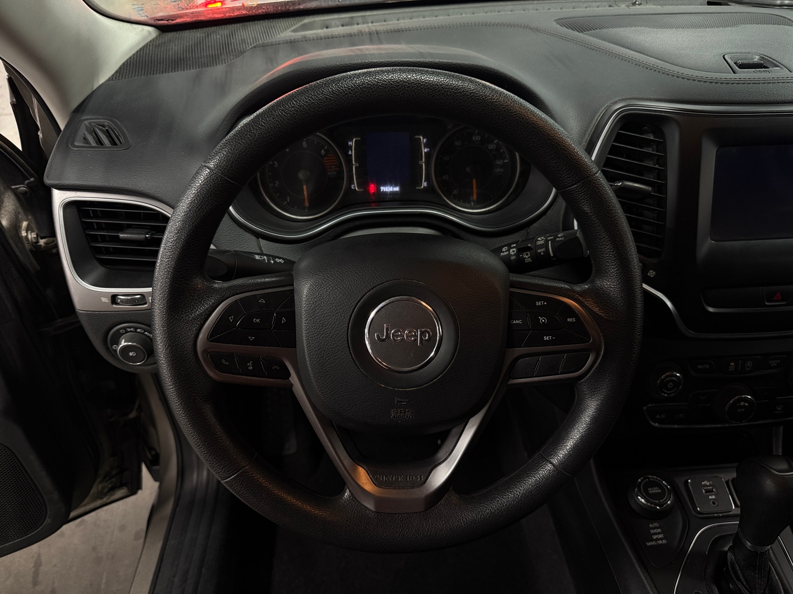 Thumbnail: 2019 Jeep Cherokee - 5