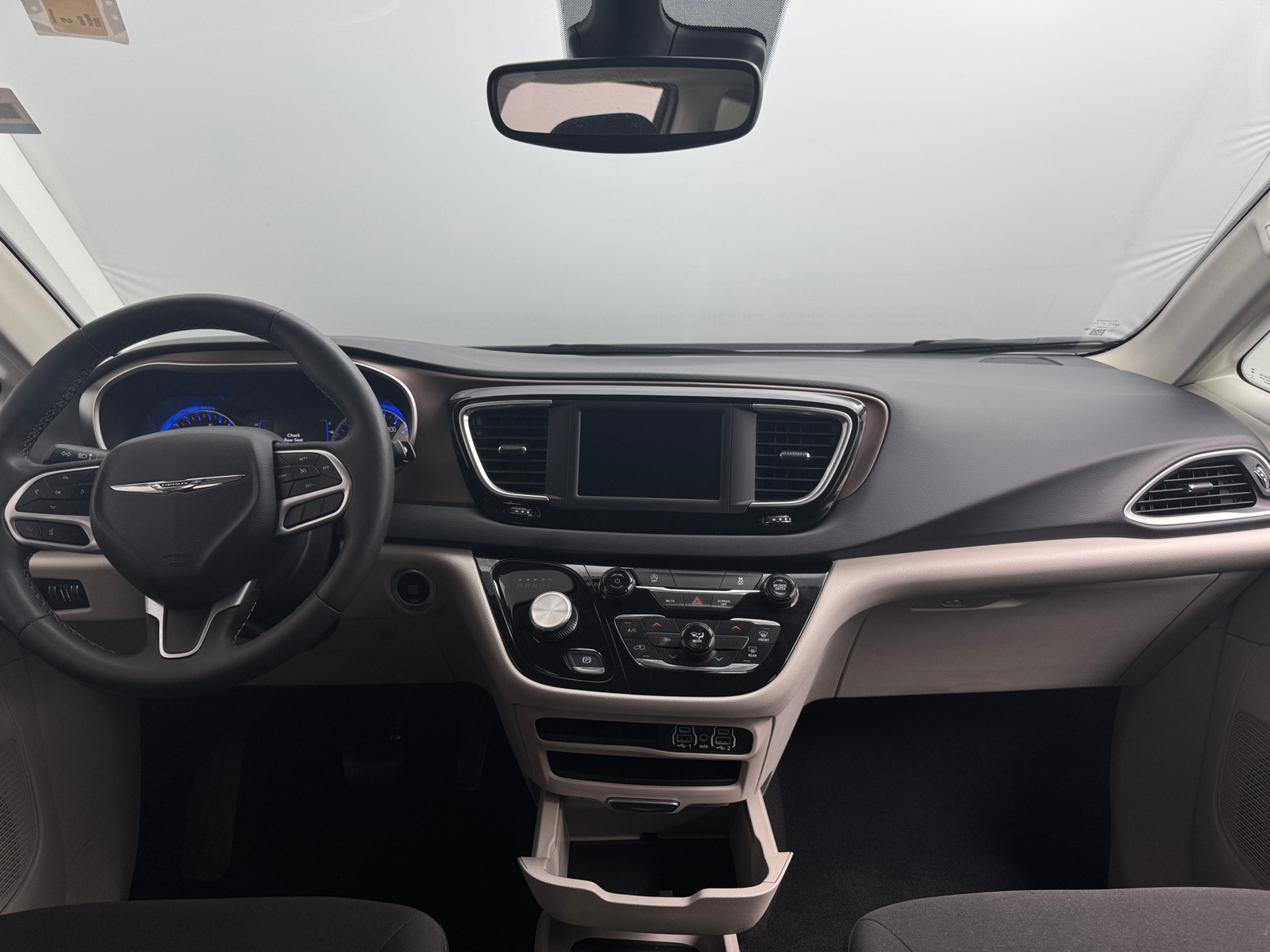 Thumbnail: 2023 Chrysler Voyager - 3
