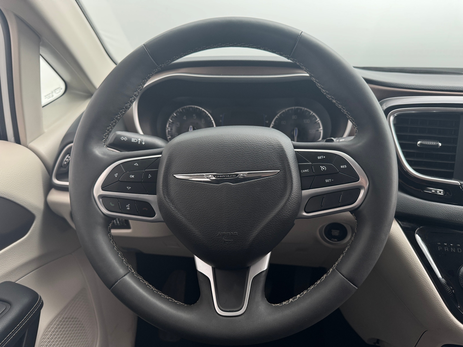 Thumbnail: 2023 Chrysler Voyager - 5