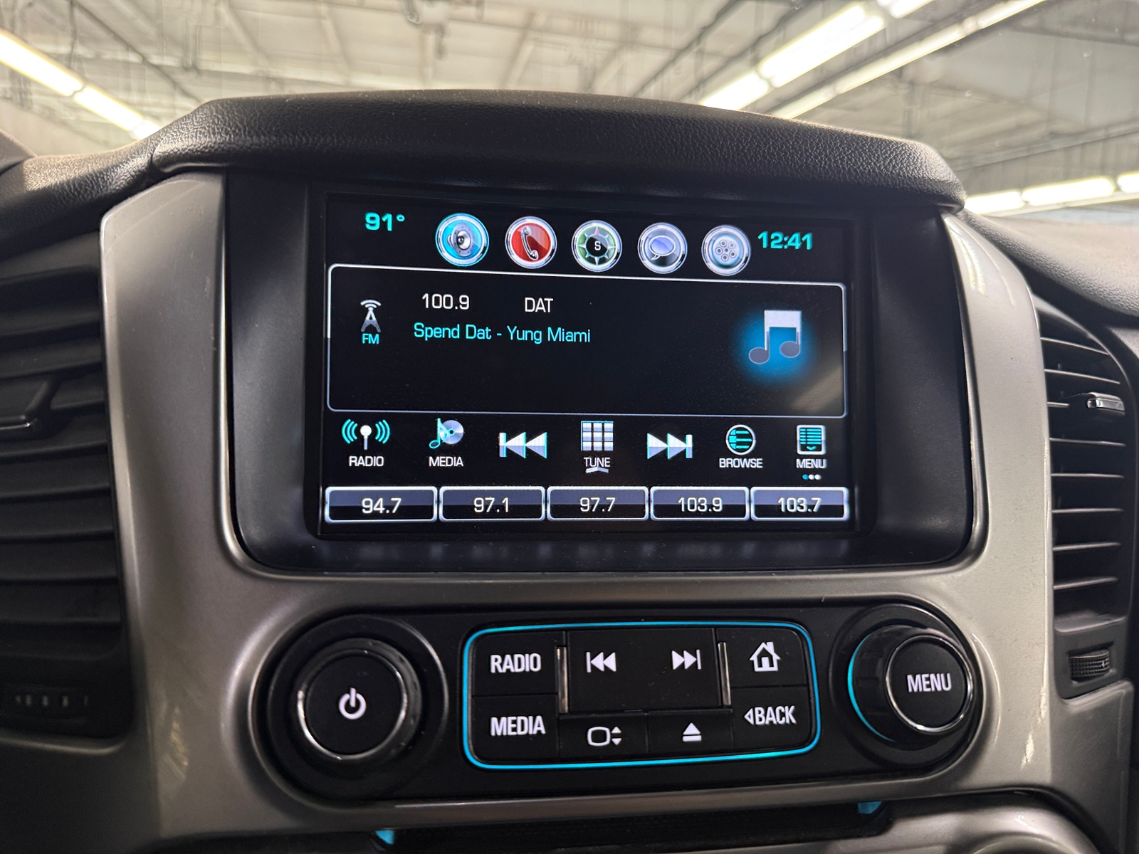 Thumbnail: 2018 Chevrolet Tahoe - 3