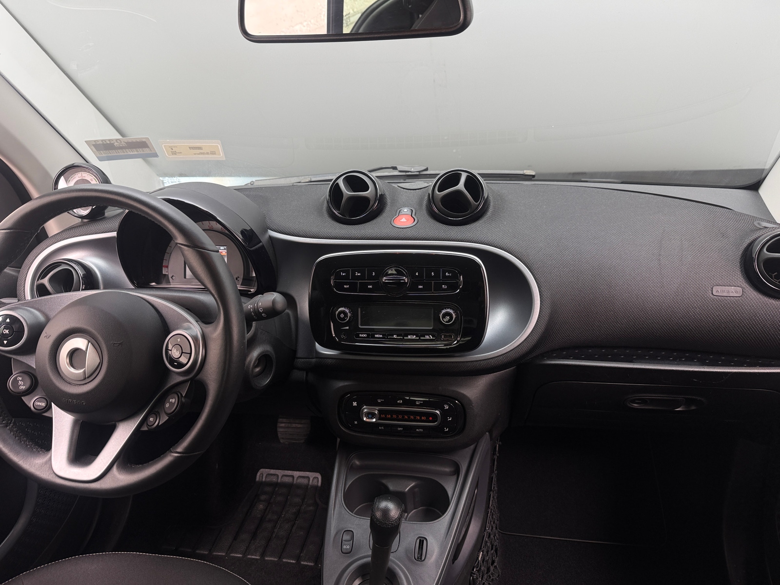 Thumbnail: 2019 smart fortwo - 3