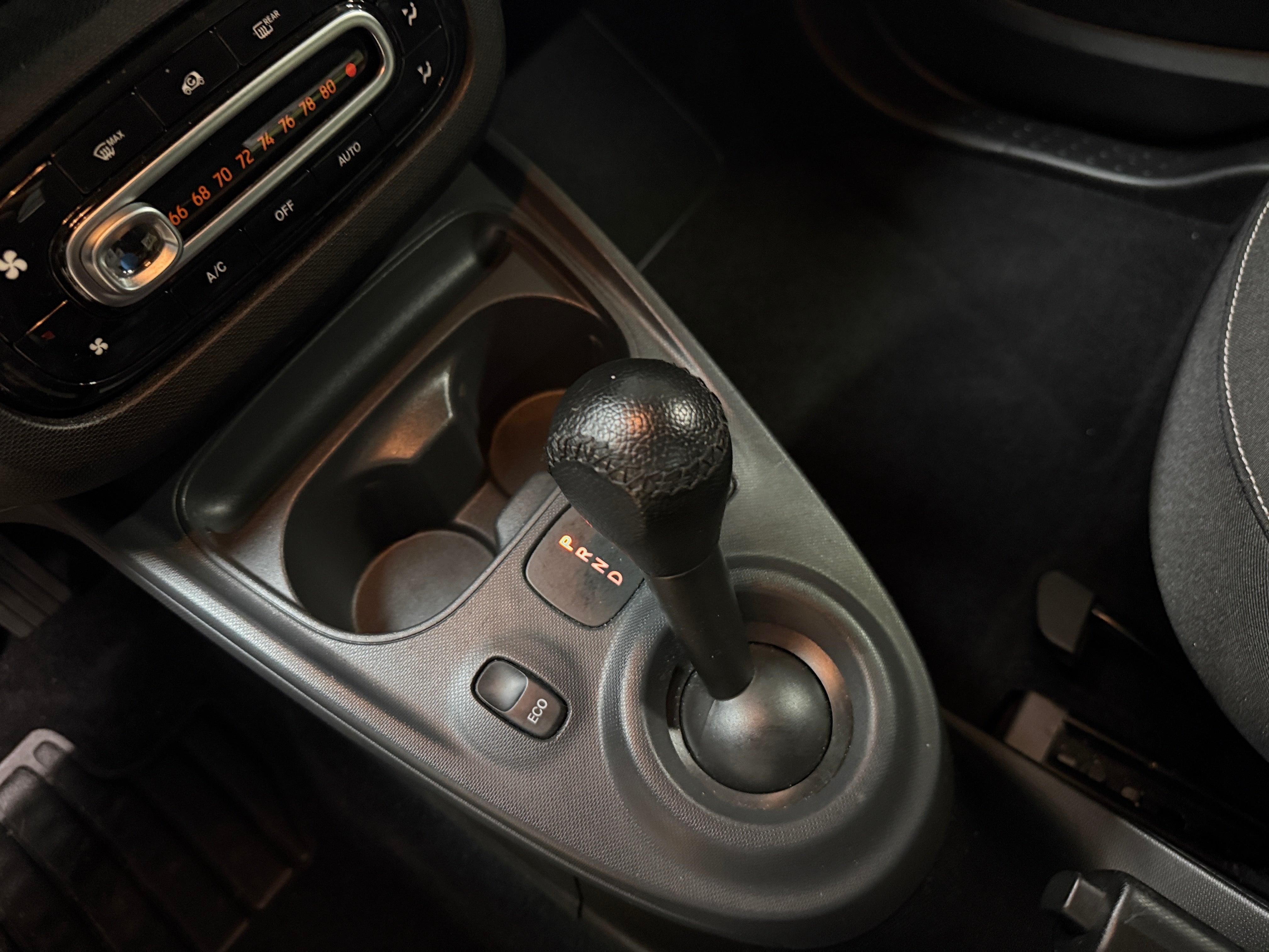 Used 2019 smart fortwo passion with VIN WMEFJ9BA5KK350752 for sale in Oak Creek, WI
