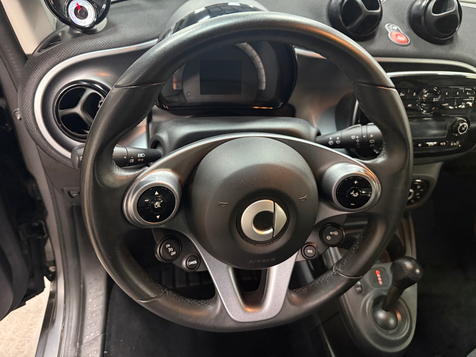 Thumbnail: 2019 smart fortwo - 5