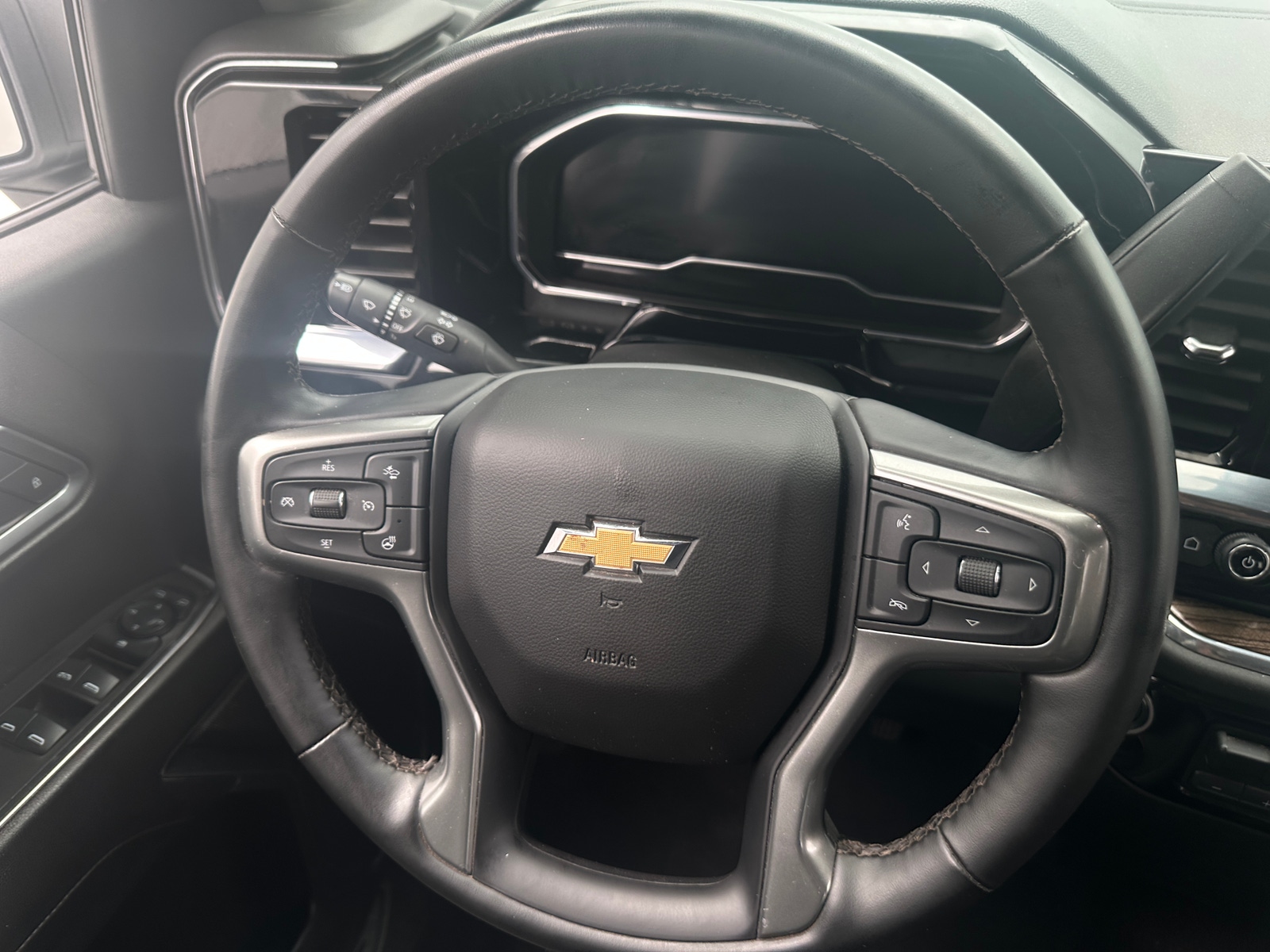 Thumbnail: 2025 Chevrolet Silverado 1500 - 5