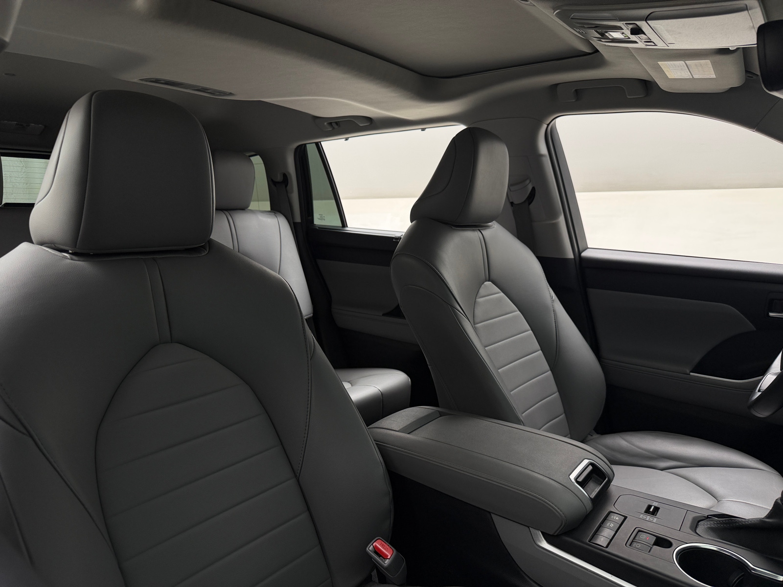 Thumbnail: 2022 Toyota Highlander - 2