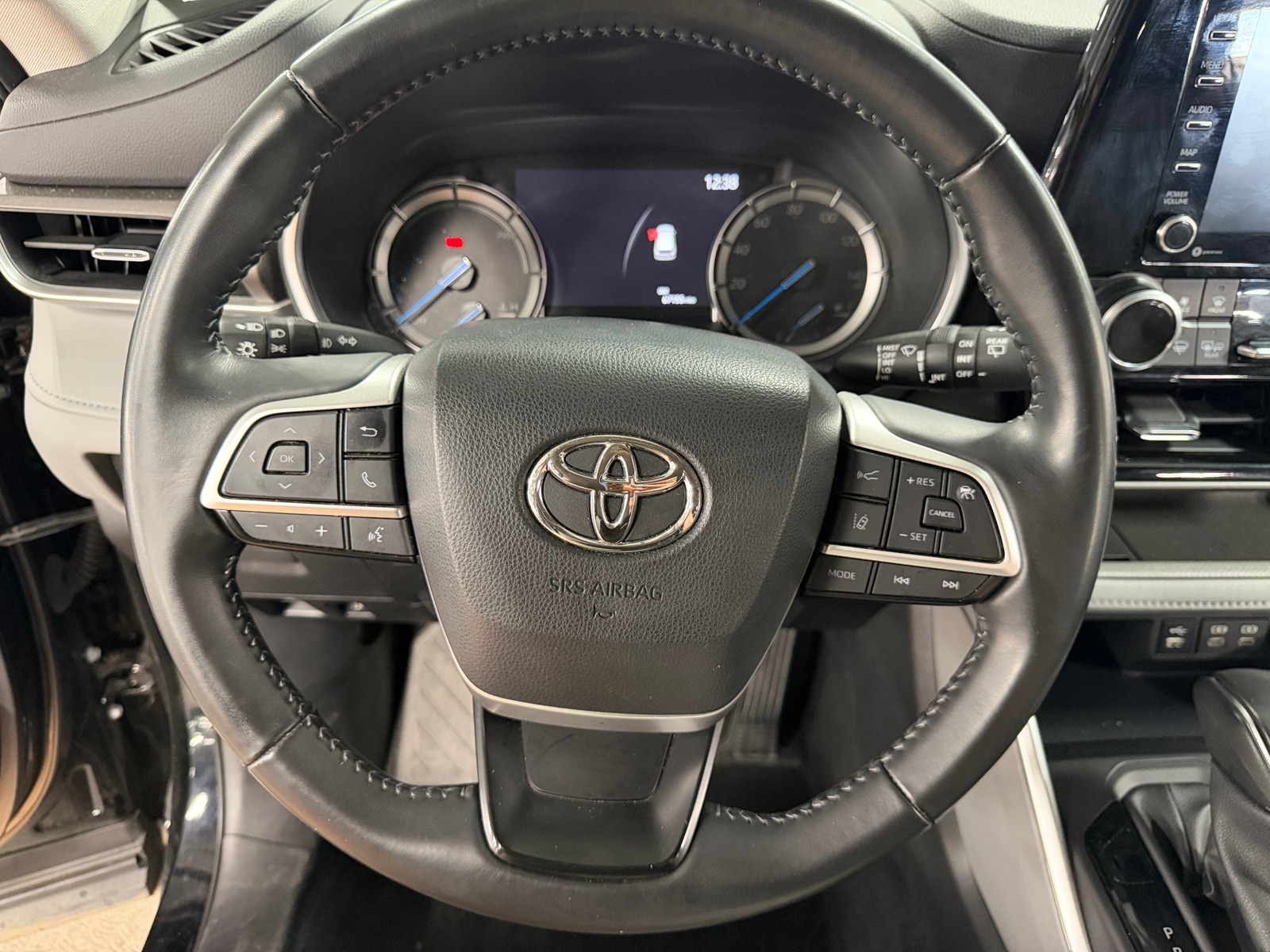 Thumbnail: 2022 Toyota Highlander - 5