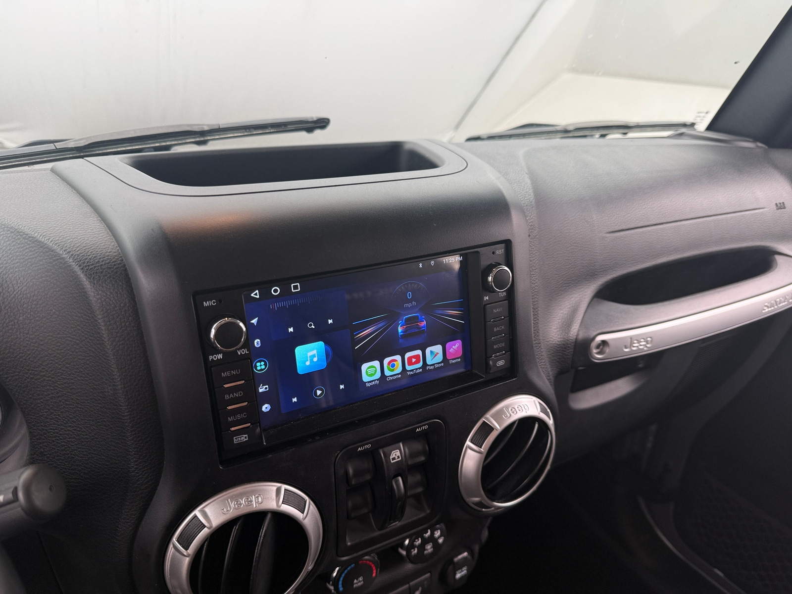 Thumbnail: 2016 Jeep Wrangler - 3