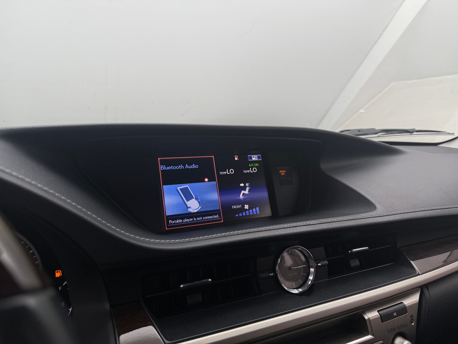 Thumbnail: 2015 Lexus ES - 3