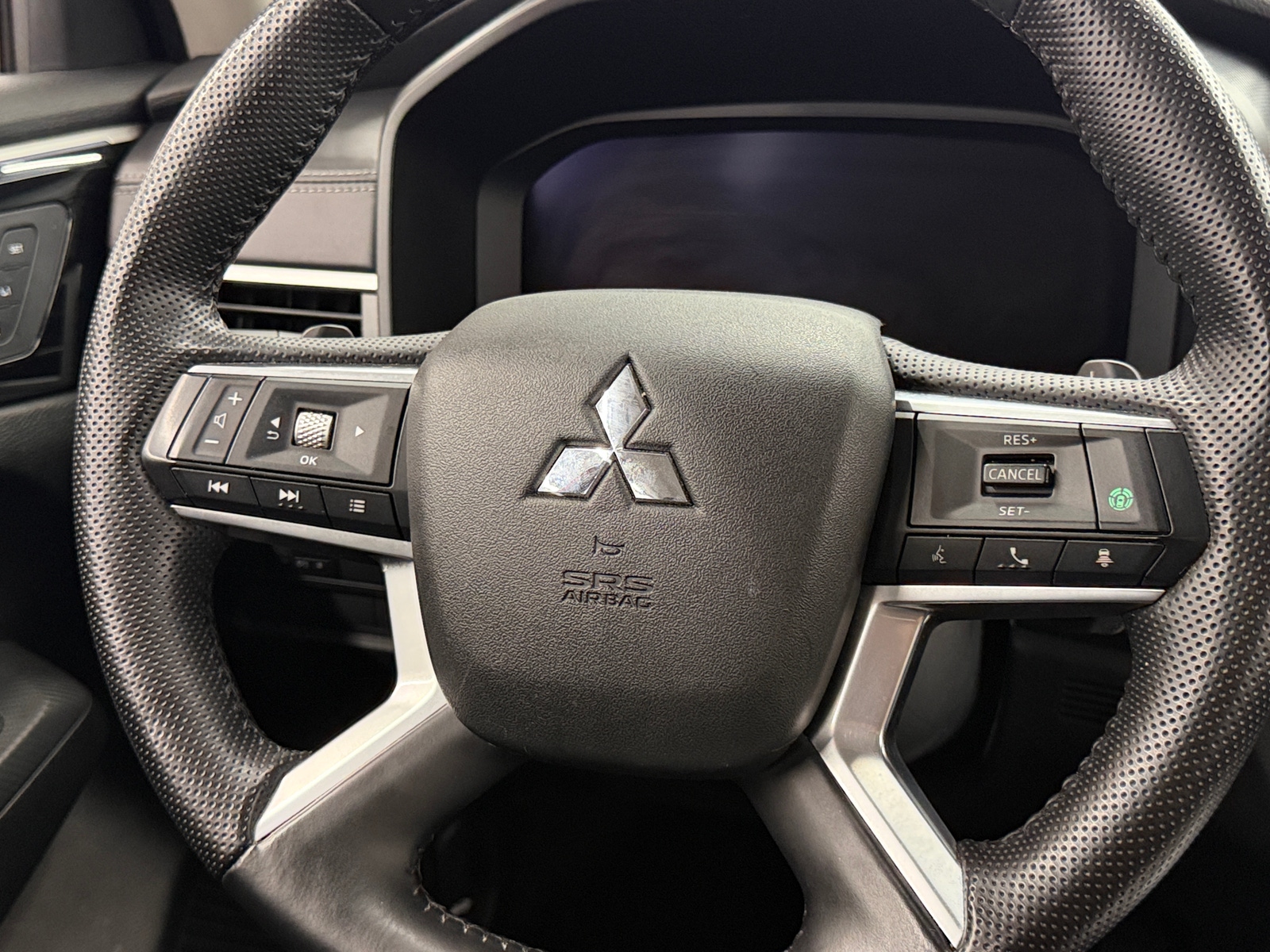 Thumbnail: 2024 Mitsubishi Outlander - 4