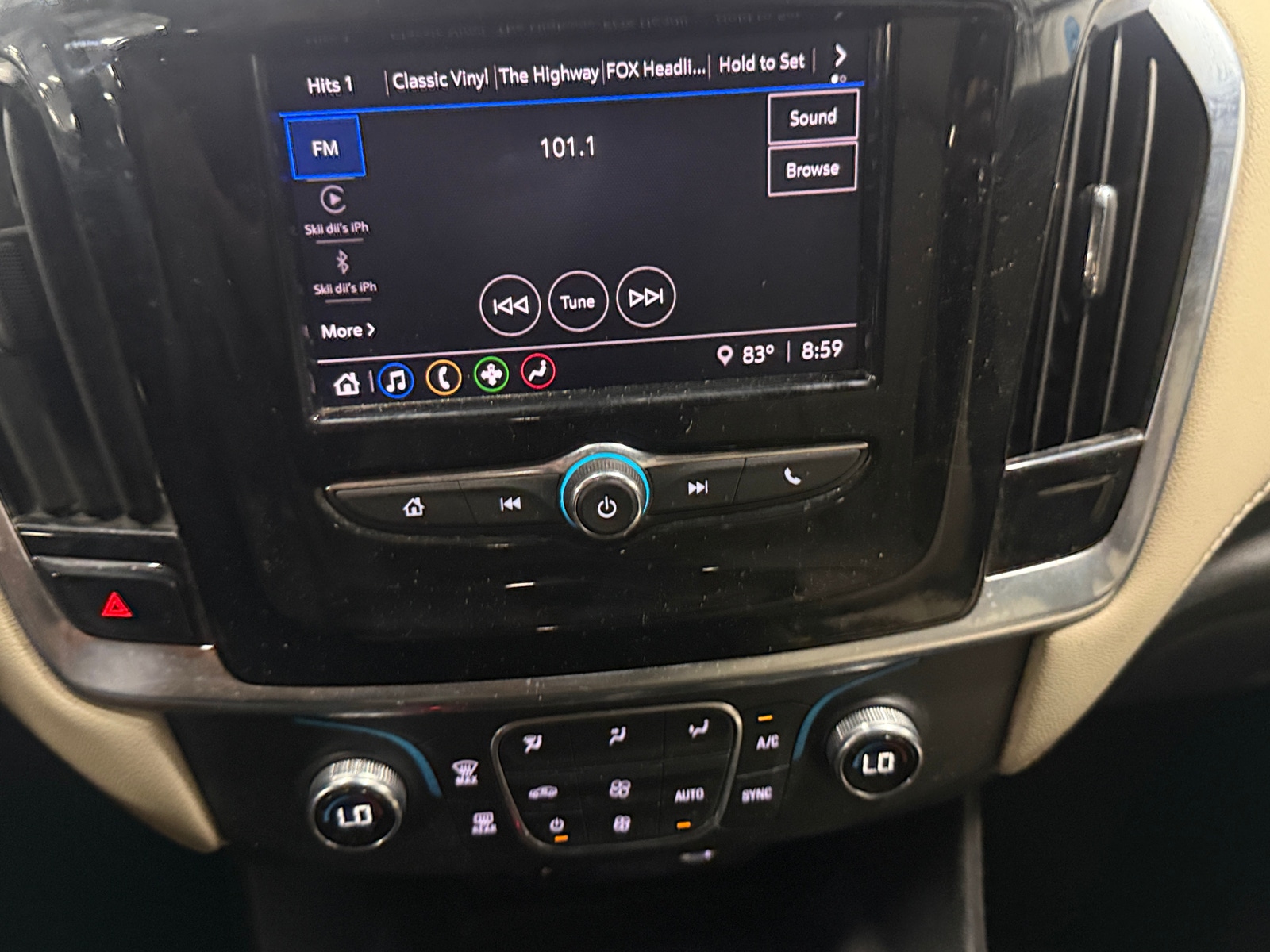 Thumbnail: 2022 Chevrolet Traverse - 4