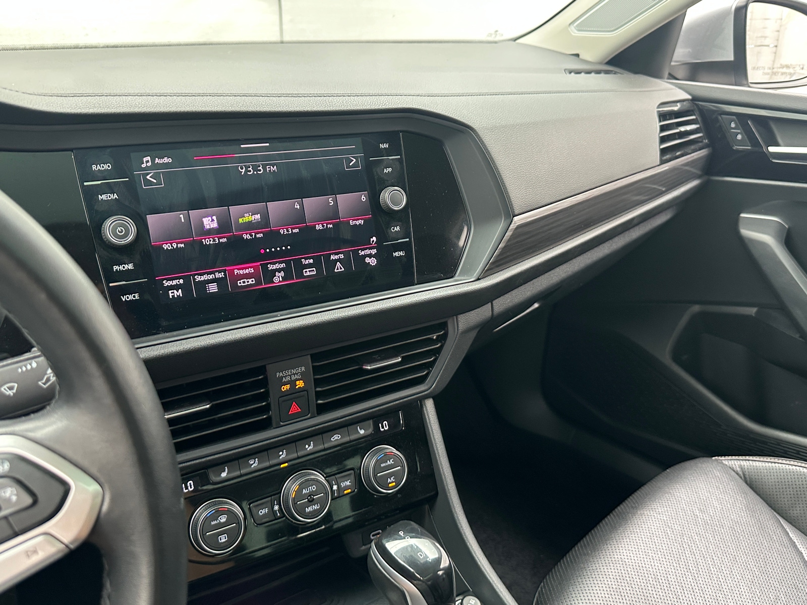 Thumbnail: 2022 Volkswagen Jetta - 3