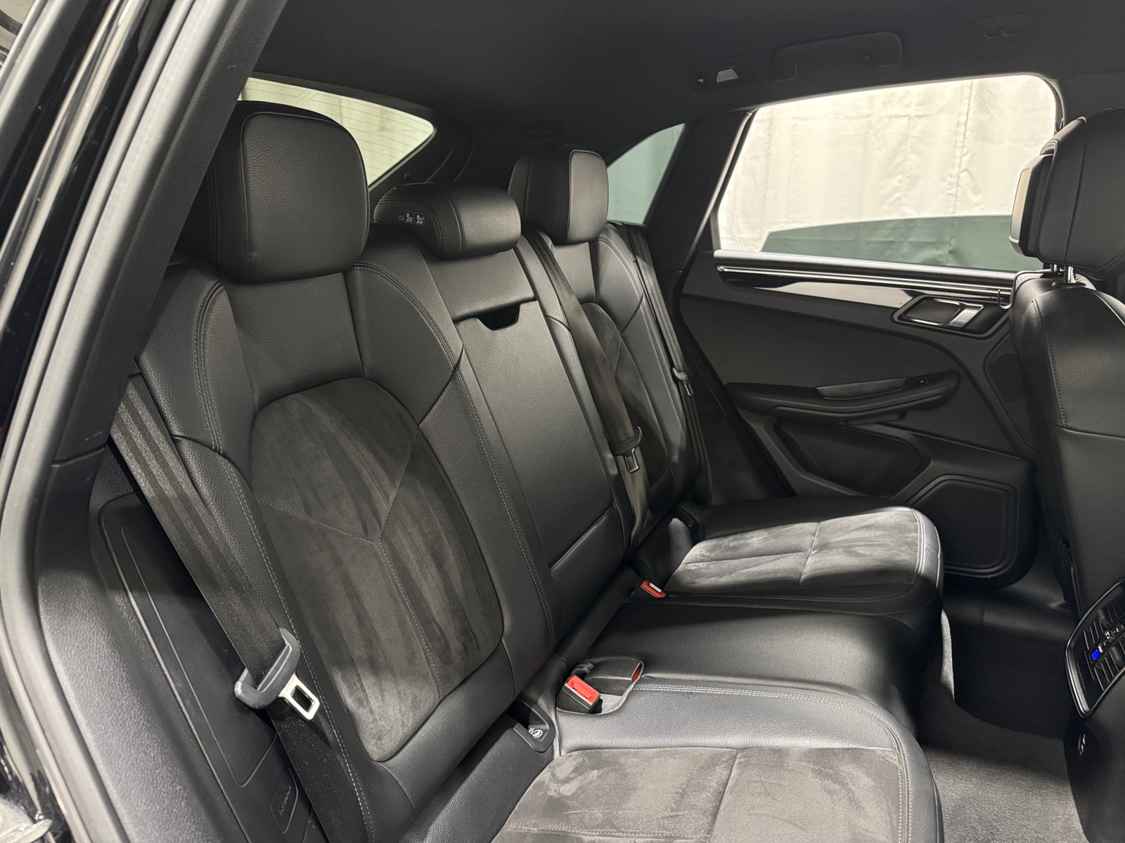 Thumbnail: 2020 Porsche Macan - 6