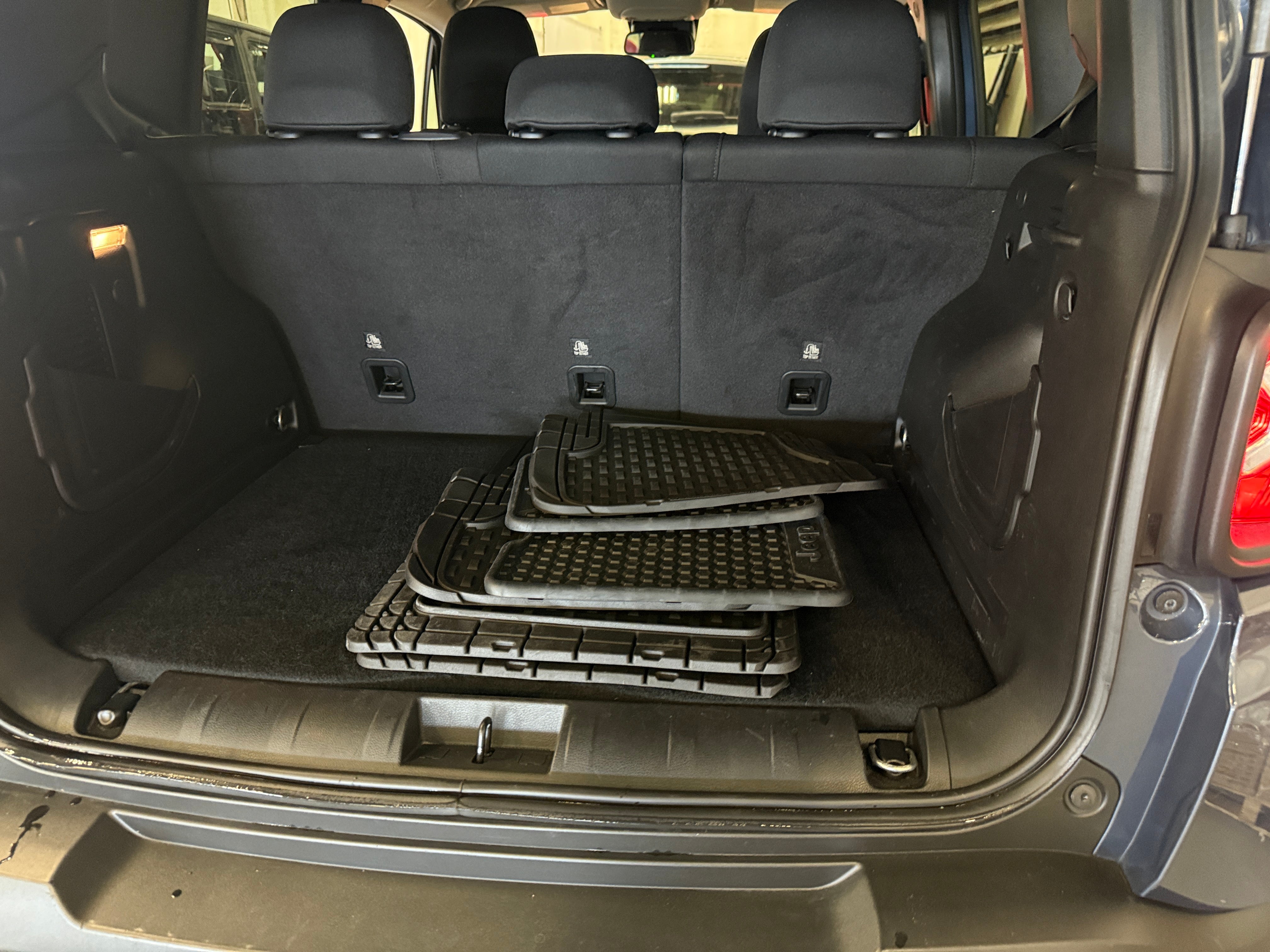 2023 Jeep Renegade Trailhawk - Photo 8
