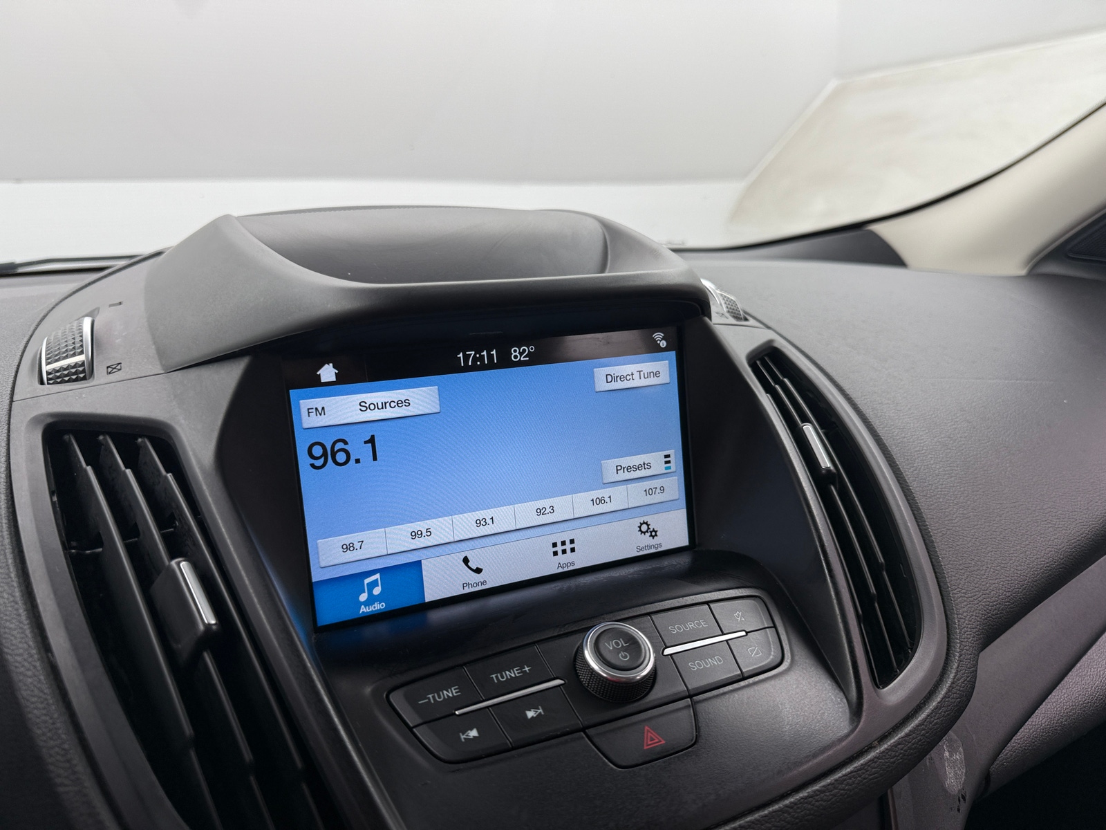 Thumbnail: 2019 Ford Escape - 4