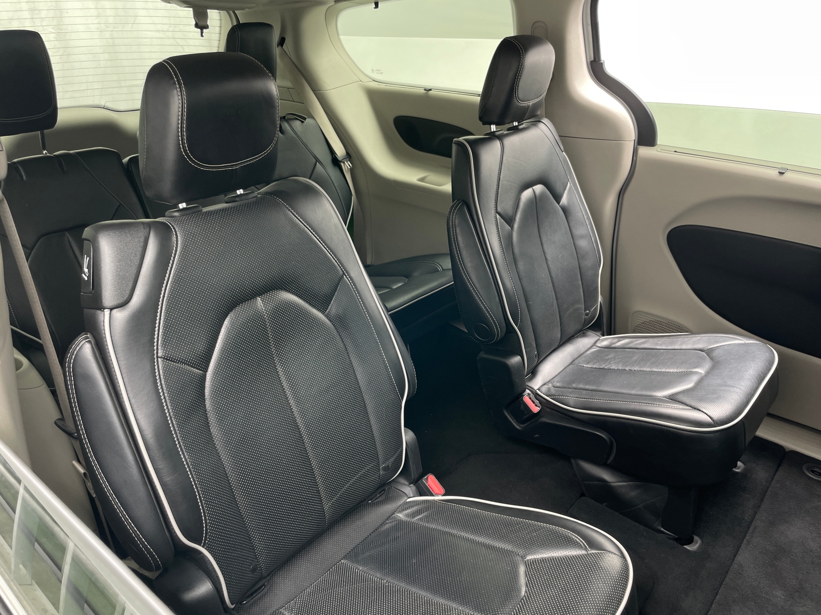 Thumbnail: 2023 Chrysler Pacifica - 5