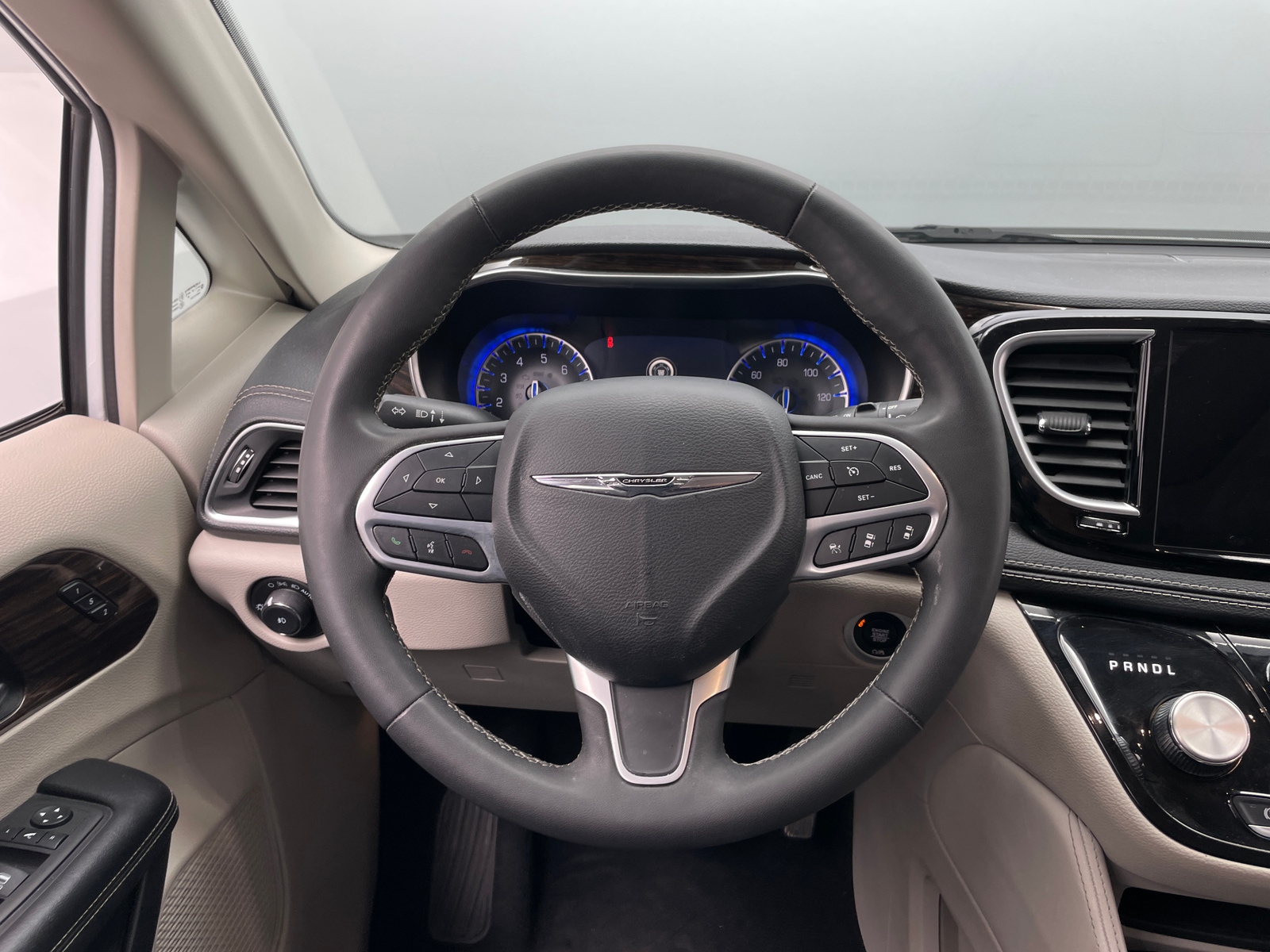 Thumbnail: 2023 Chrysler Pacifica - 4