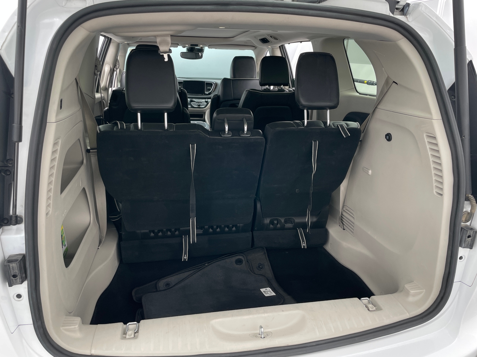 Thumbnail: 2023 Chrysler Pacifica - 6