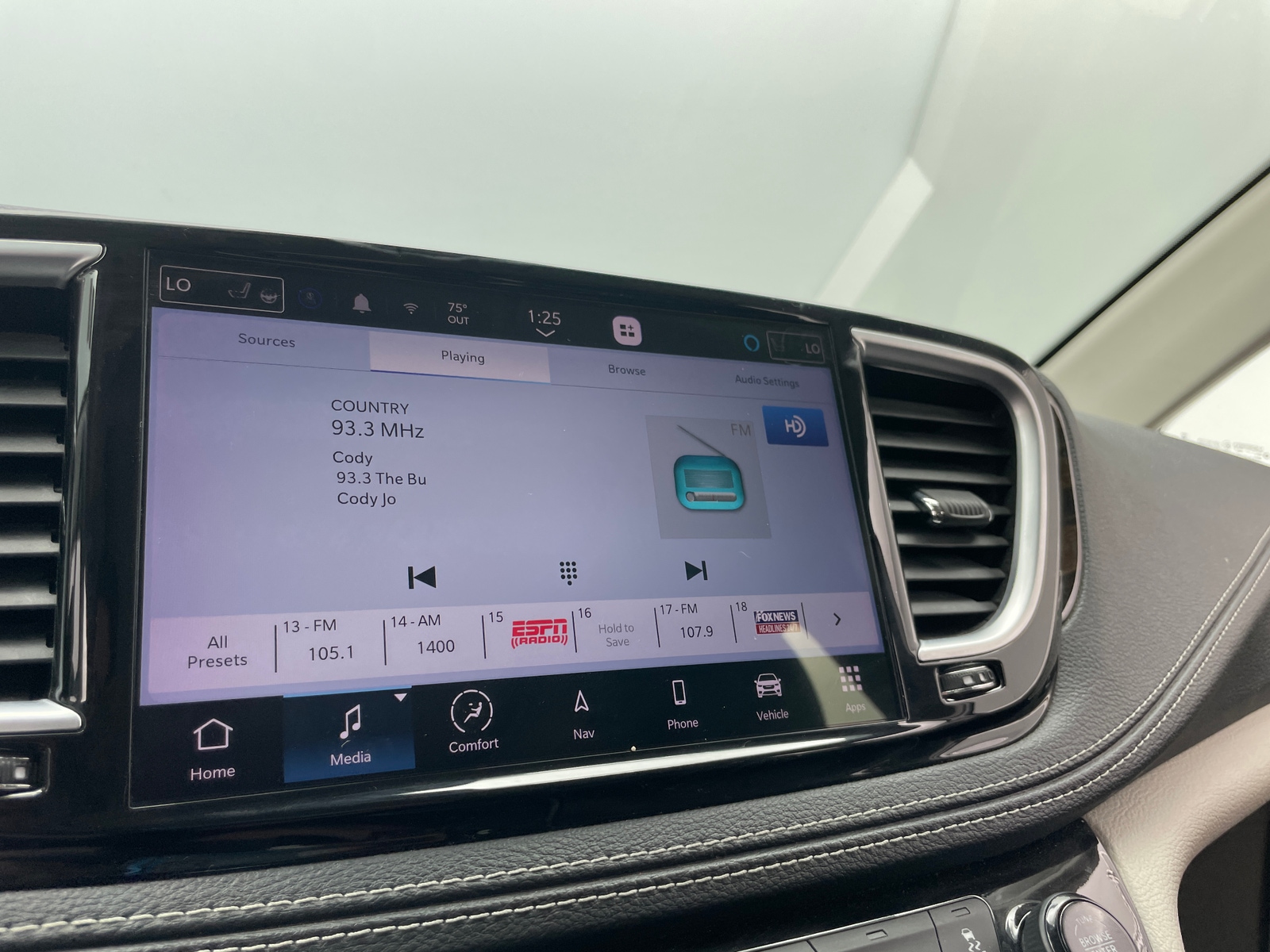 Thumbnail: 2023 Chrysler Pacifica - 3
