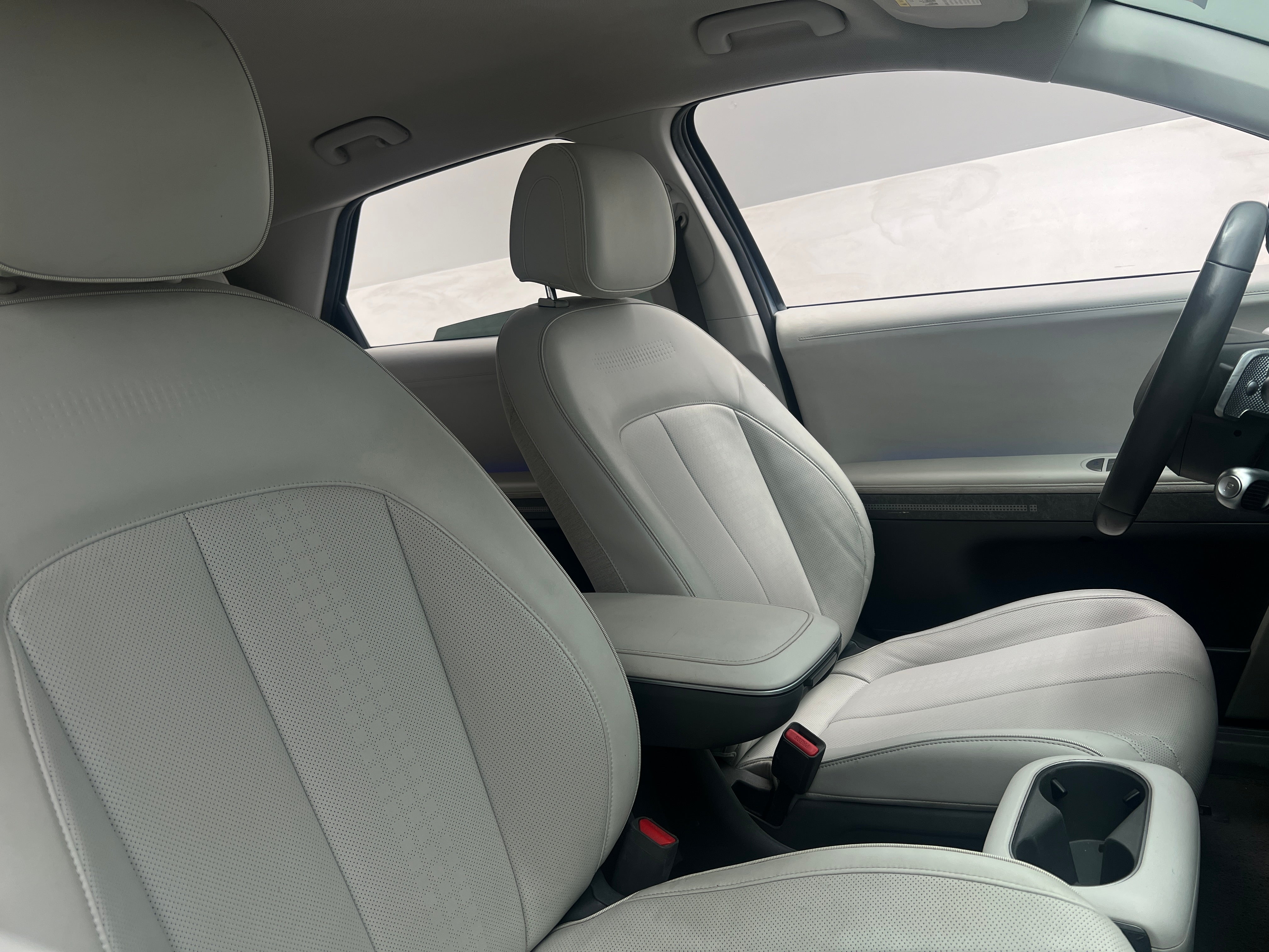 Used 2022 Hyundai IONIQ 5 SEL with VIN KM8KNDAF7NU048501 for sale in Oak Creek, WI